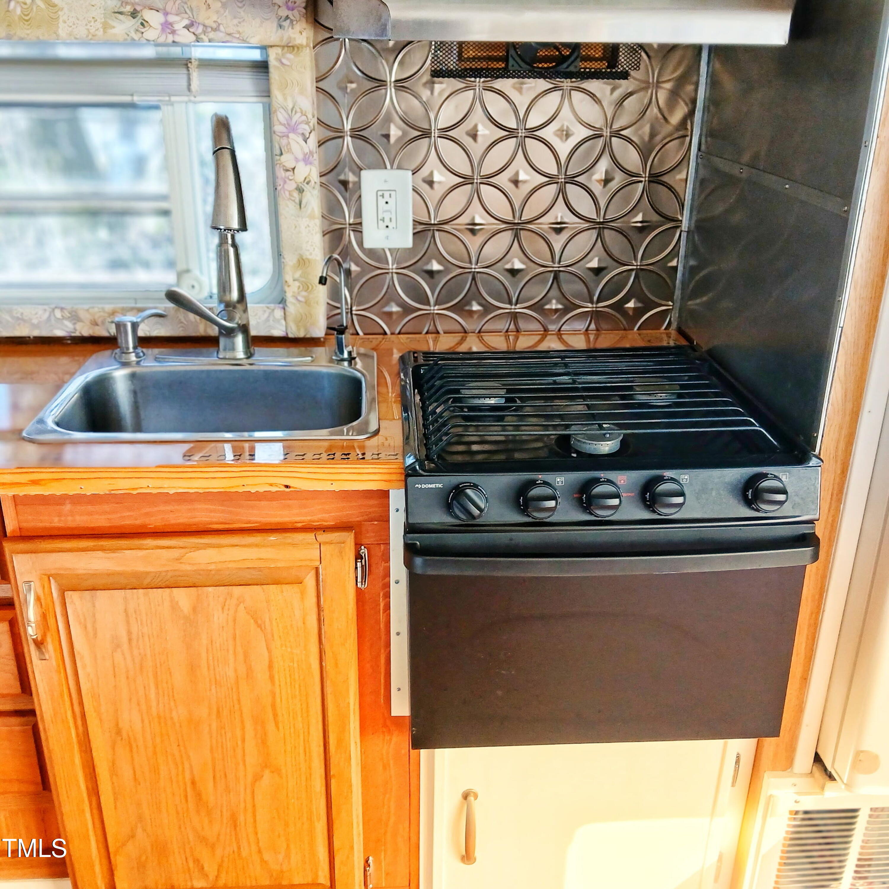106 Natchez Drive Property Photo 9