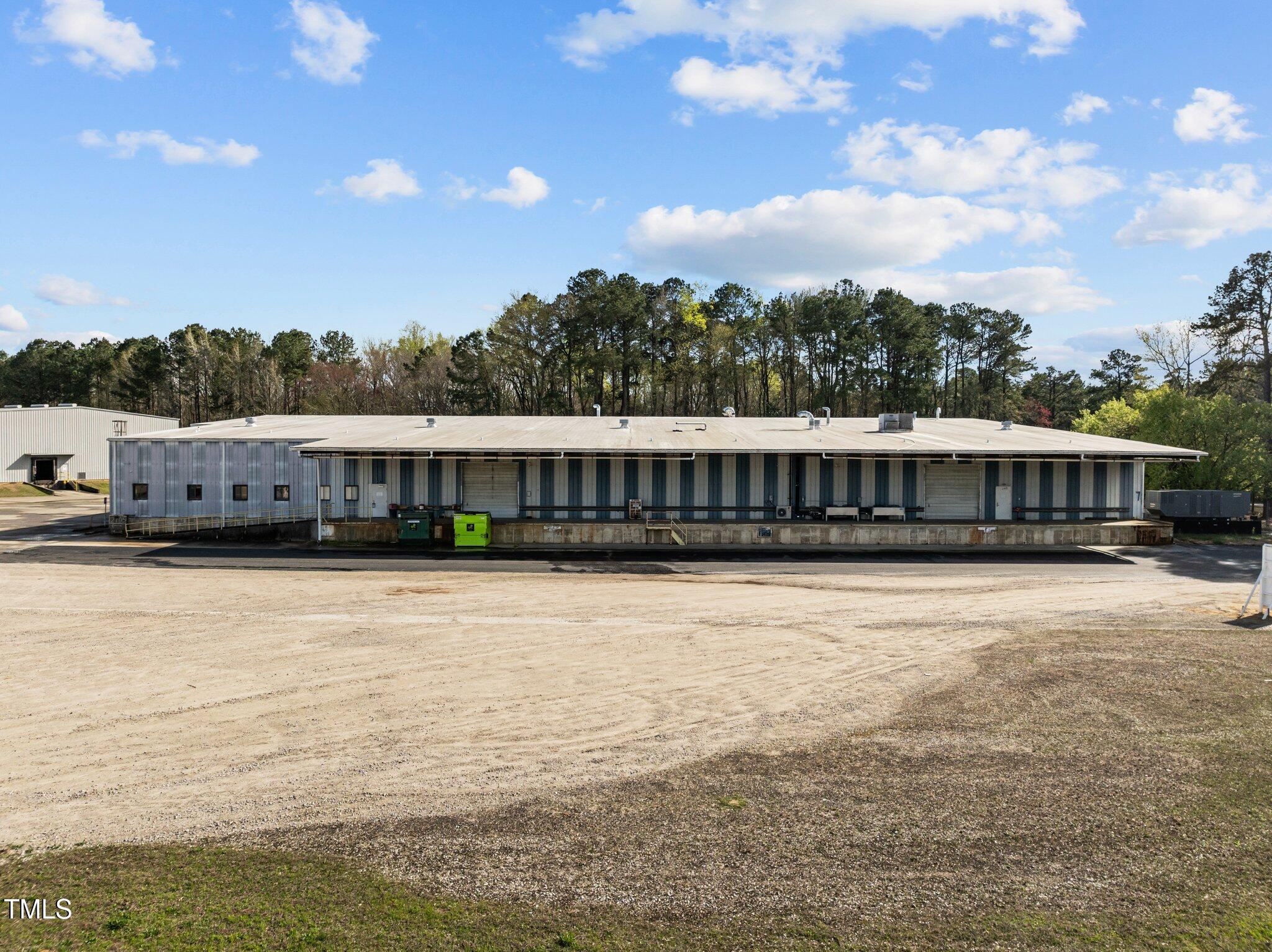 2107 Black Creek Road S Property Photo 2