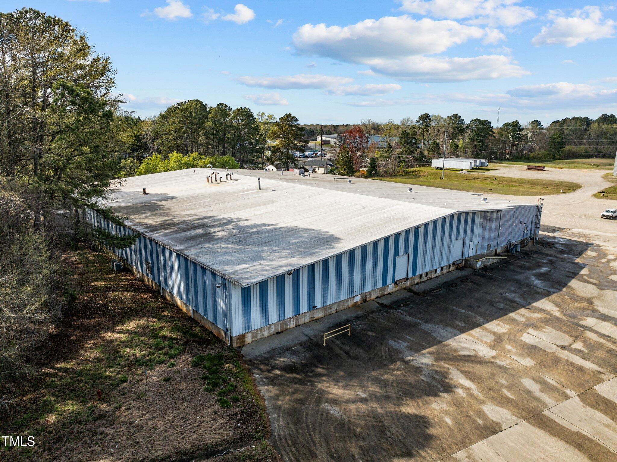 2107 Black Creek Road S Property Photo 11