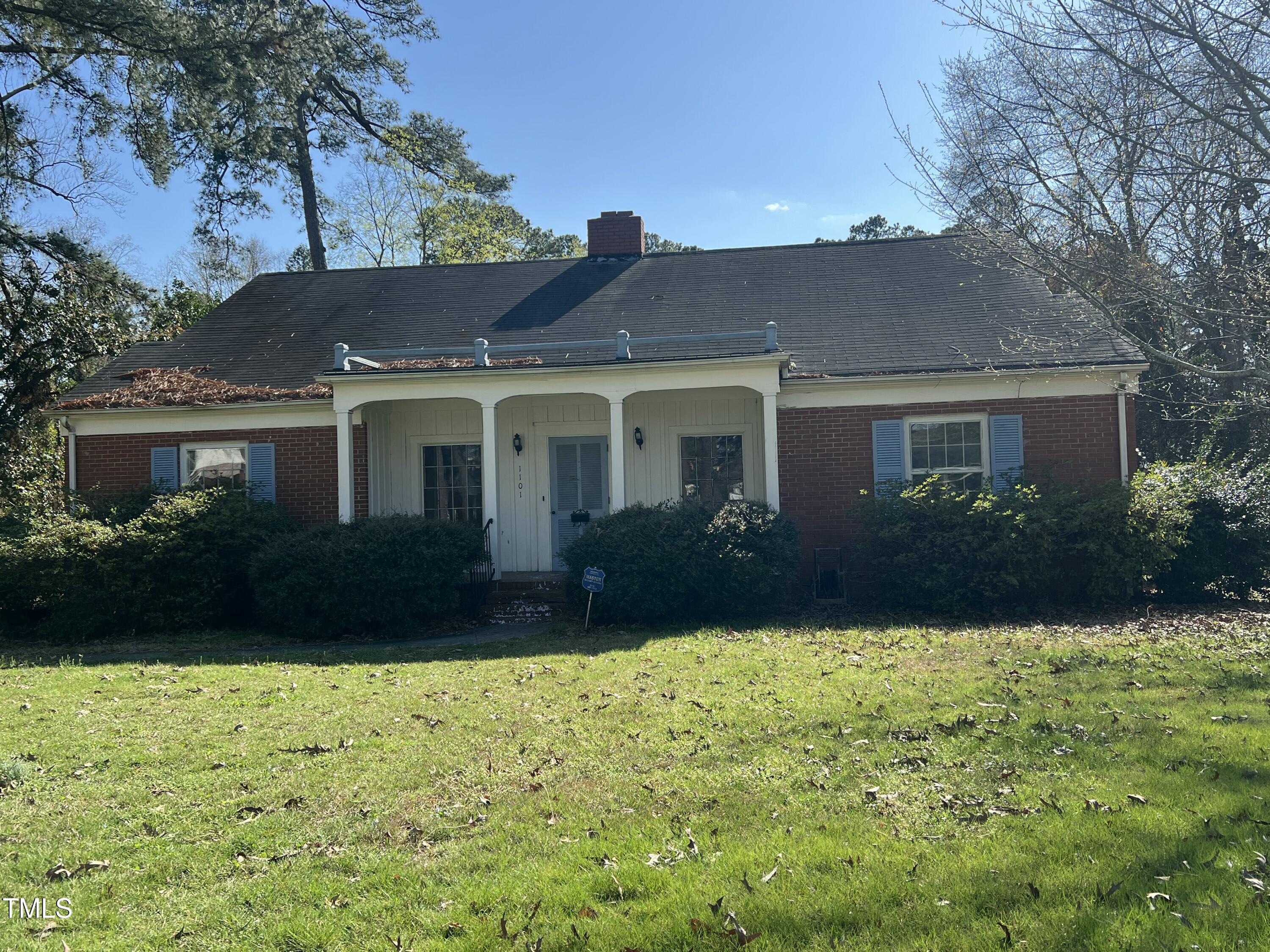 1101 W Divine Street Property Photo