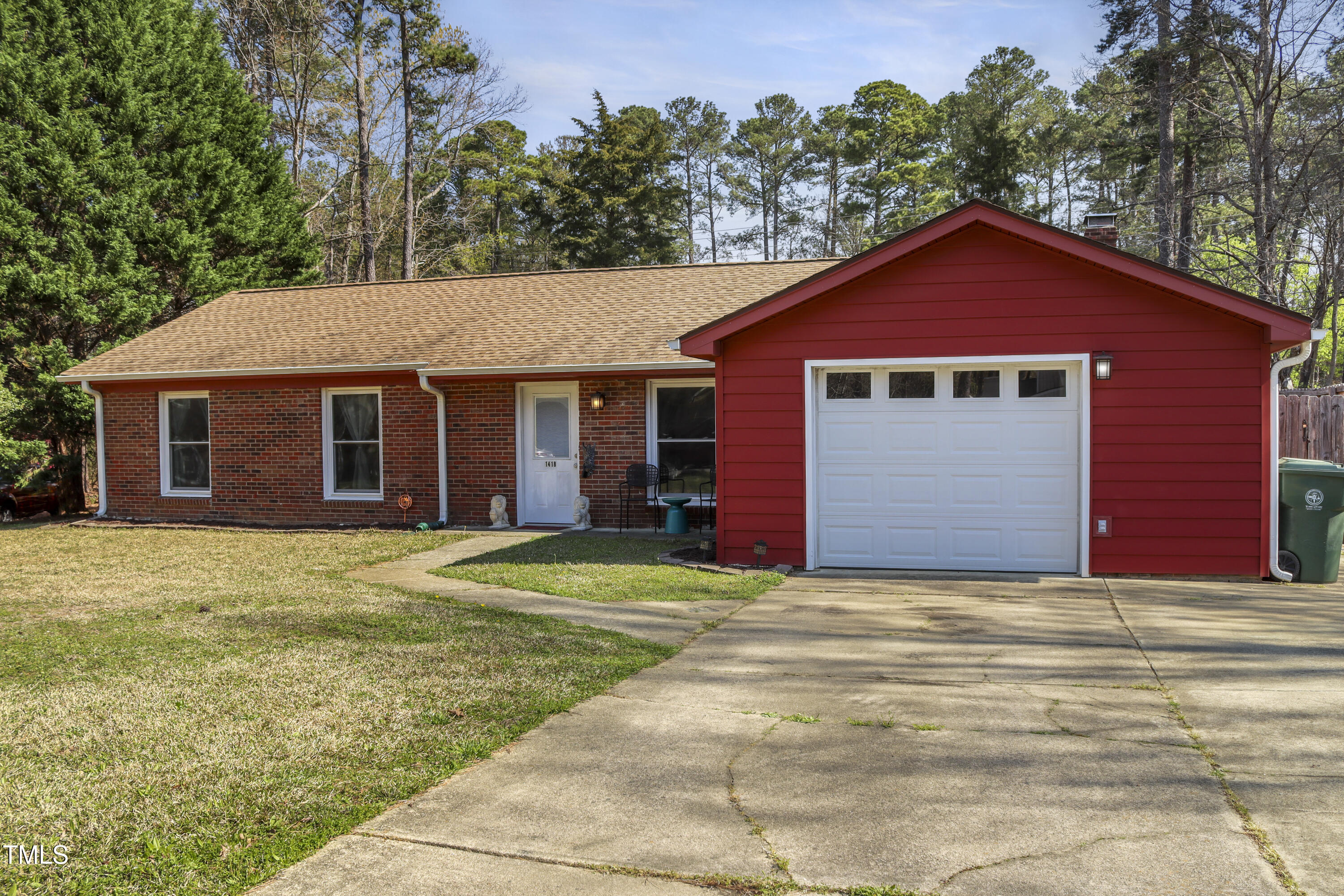 1418 Suterland Road Property Photo