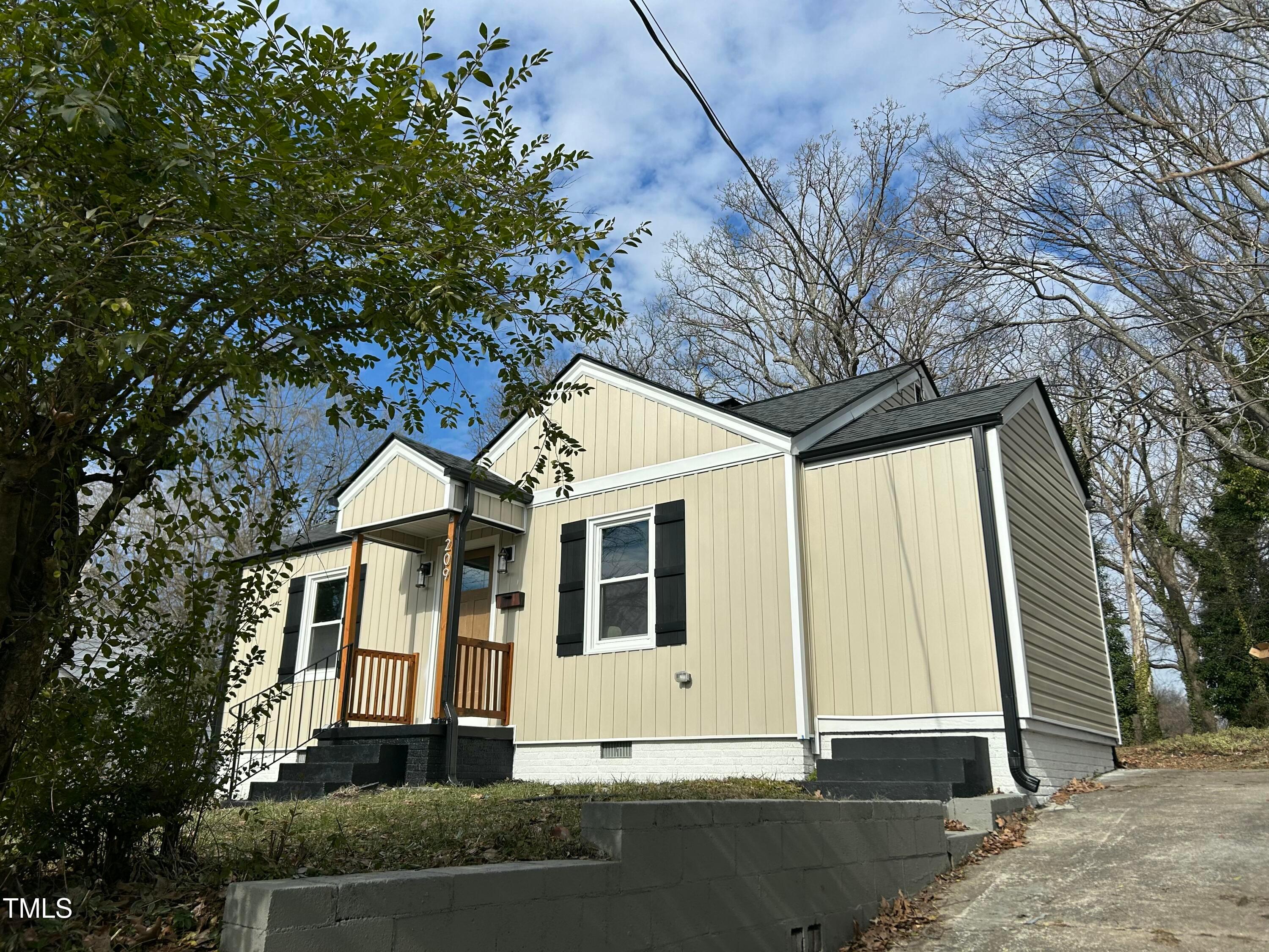 209 E Mcculloch Street Property Photo