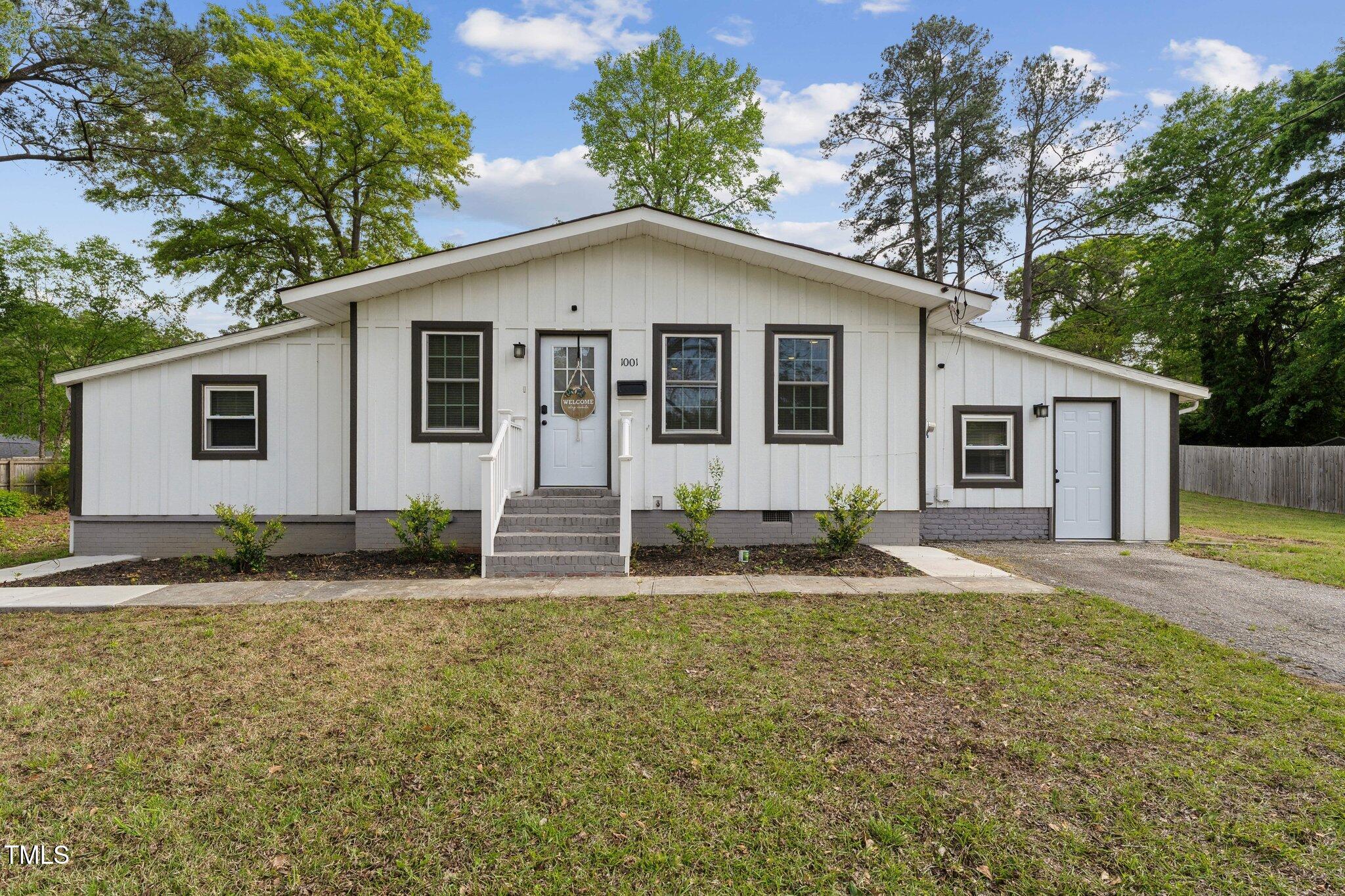 1001 Helms Place Property Photo