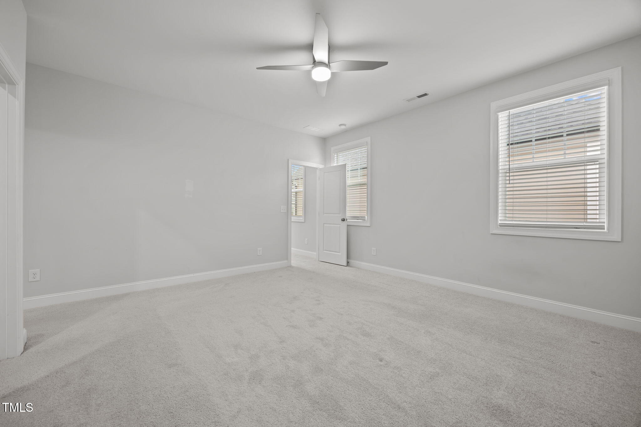 8410 Zinc Autumn Path Property Photo 33