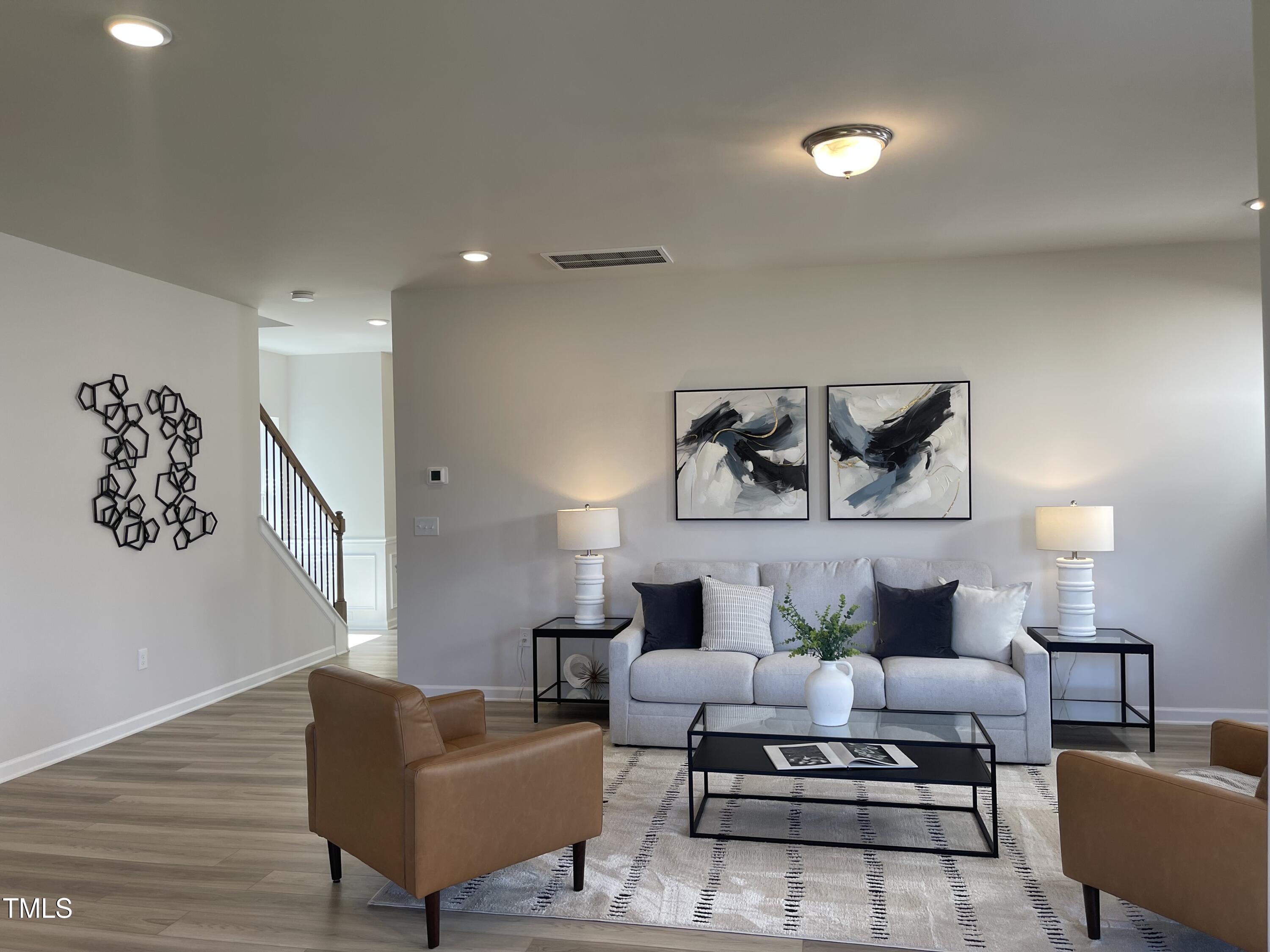 84 Commons Circle Property Photo 4