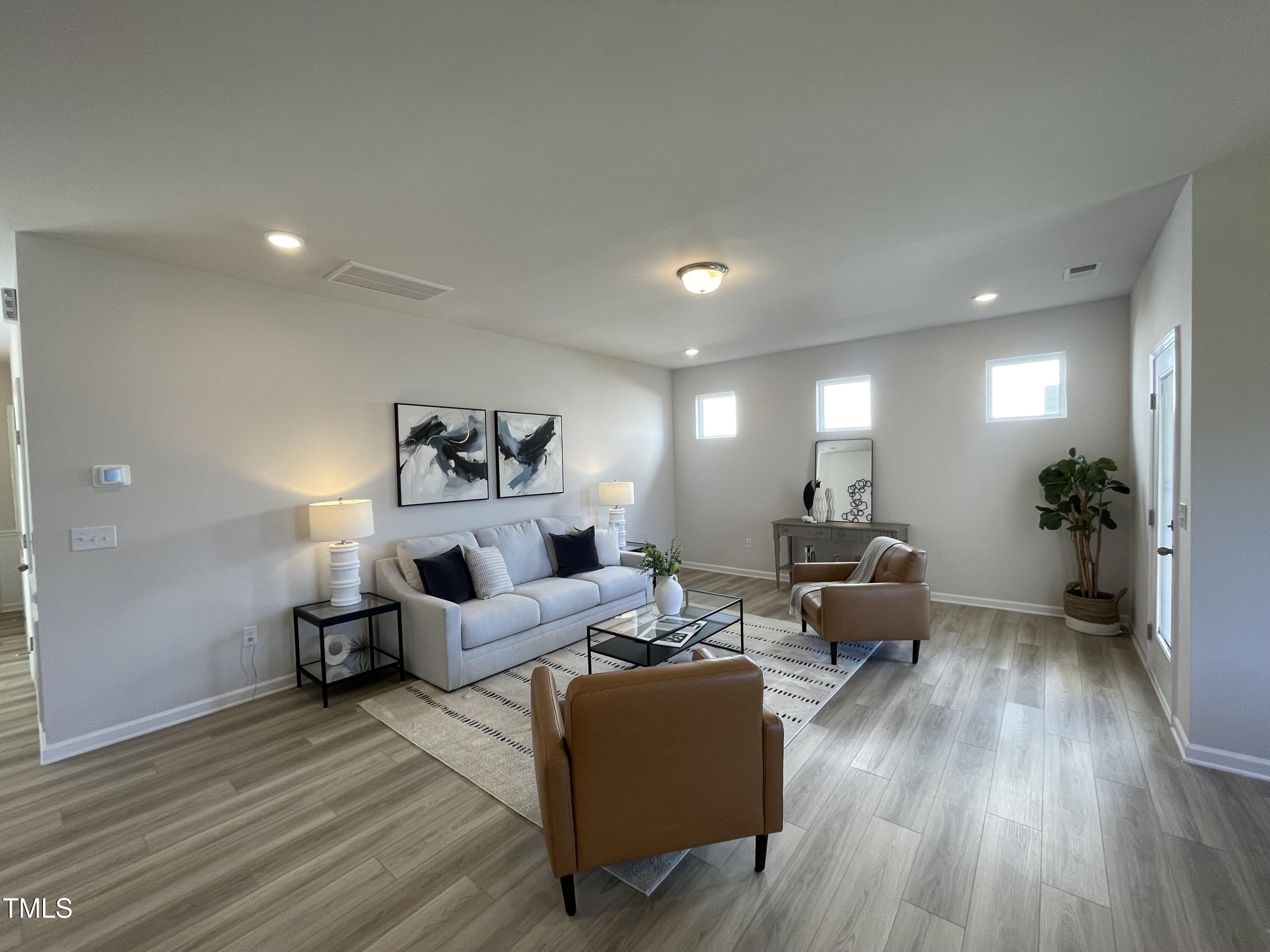 84 Commons Circle Property Photo 6