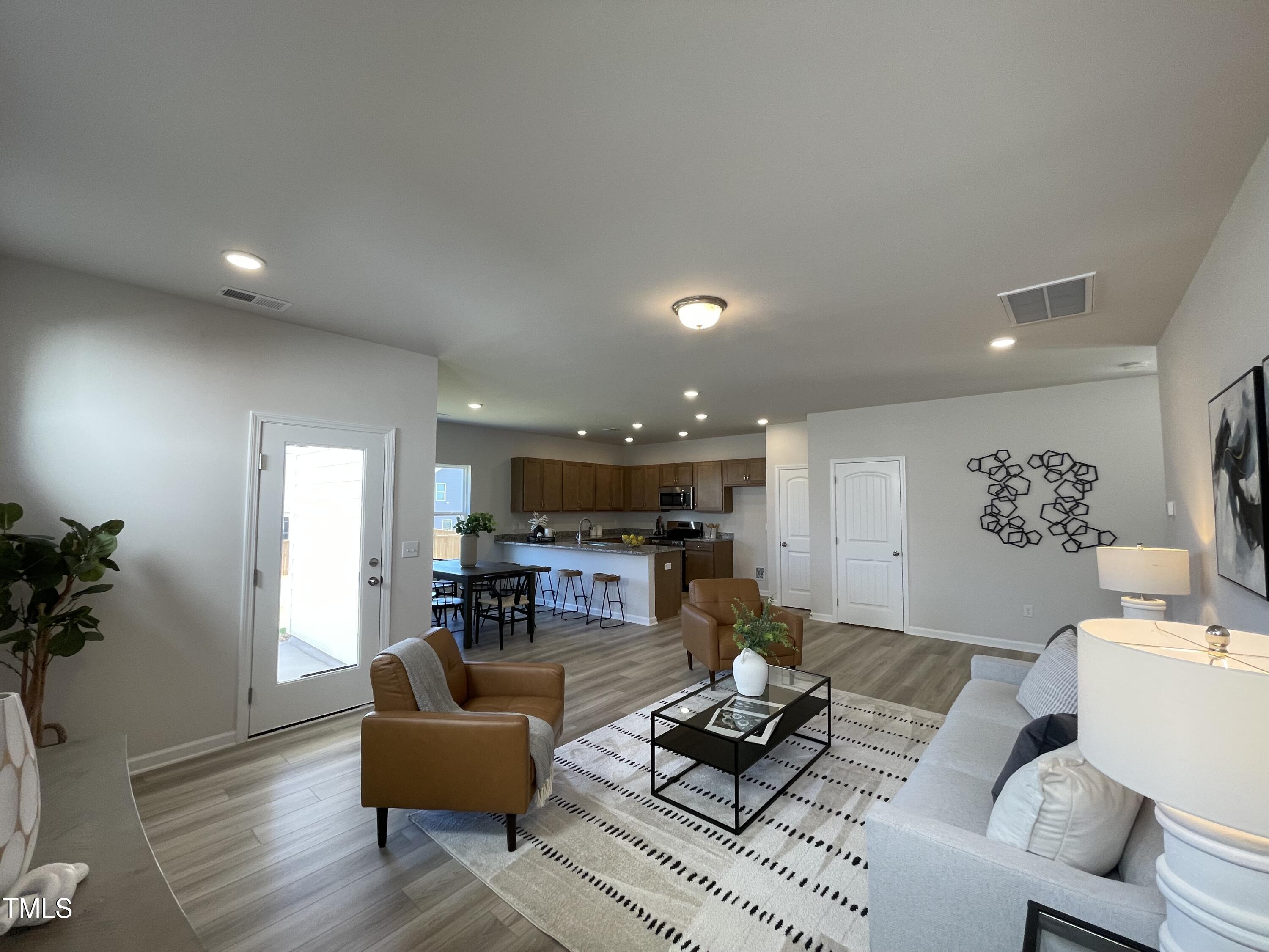 84 Commons Circle Property Photo 7