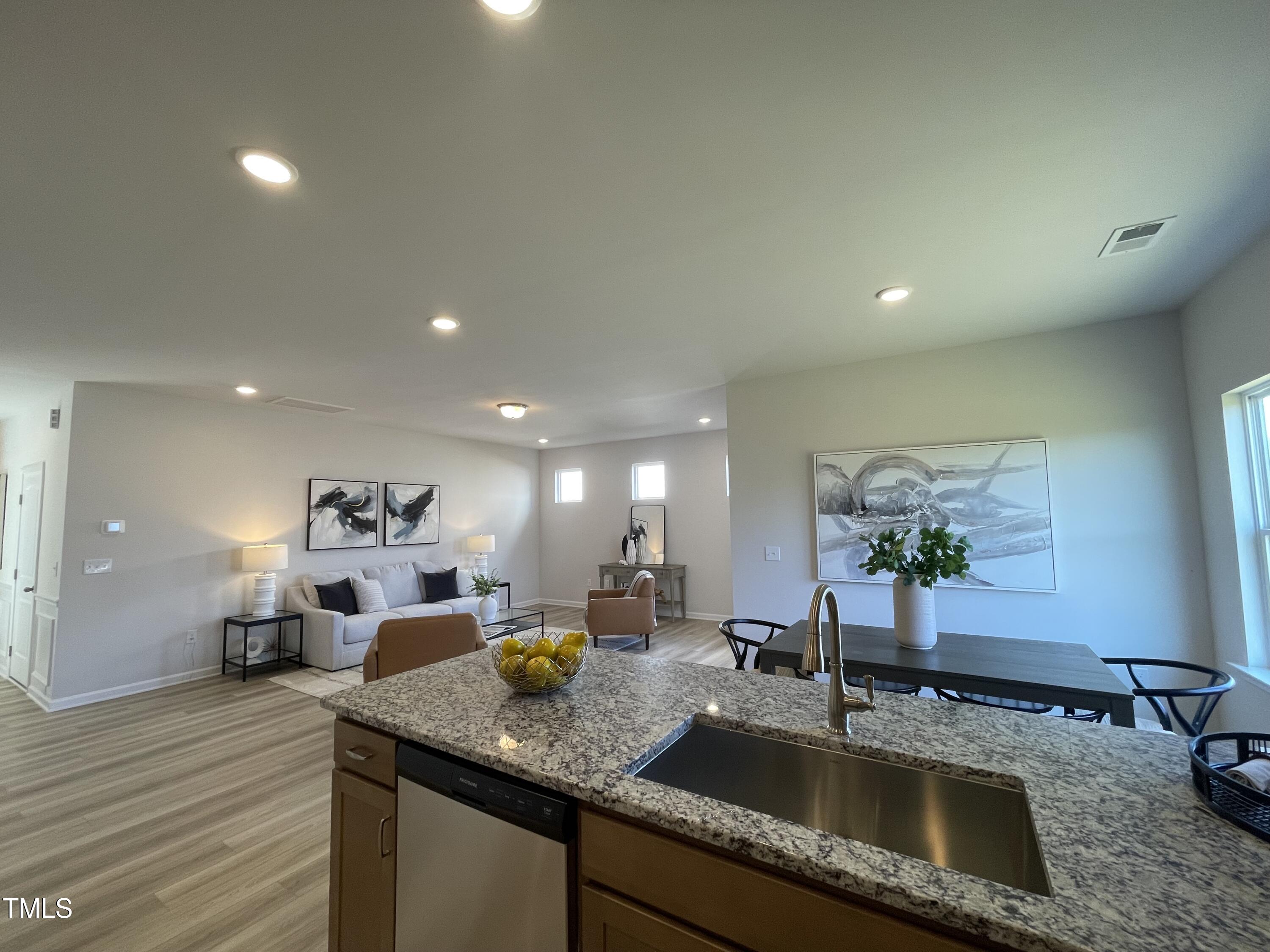 84 Commons Circle Property Photo 8