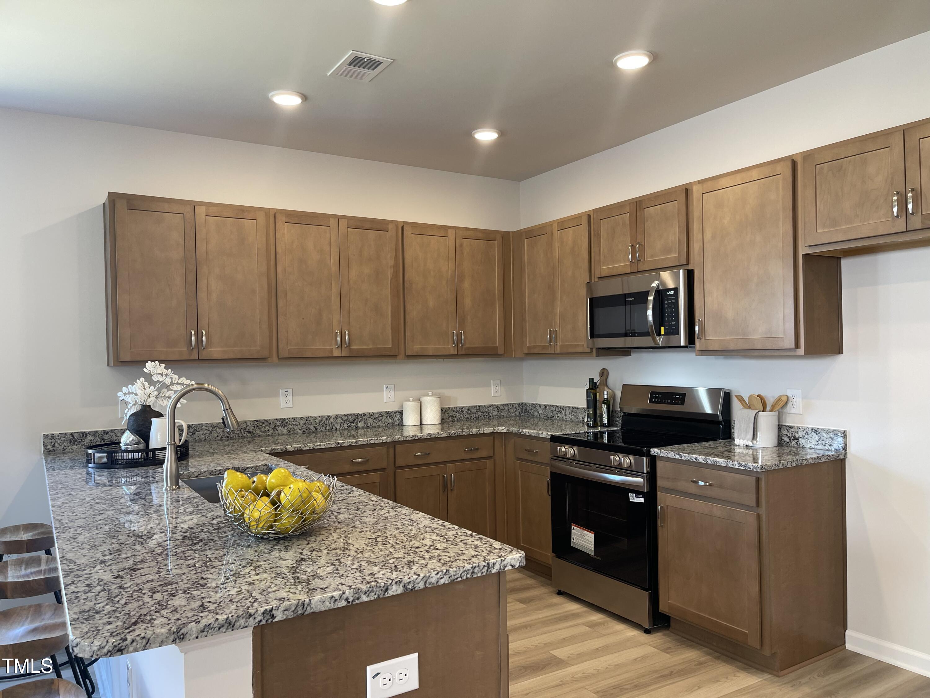 84 Commons Circle Property Photo 9