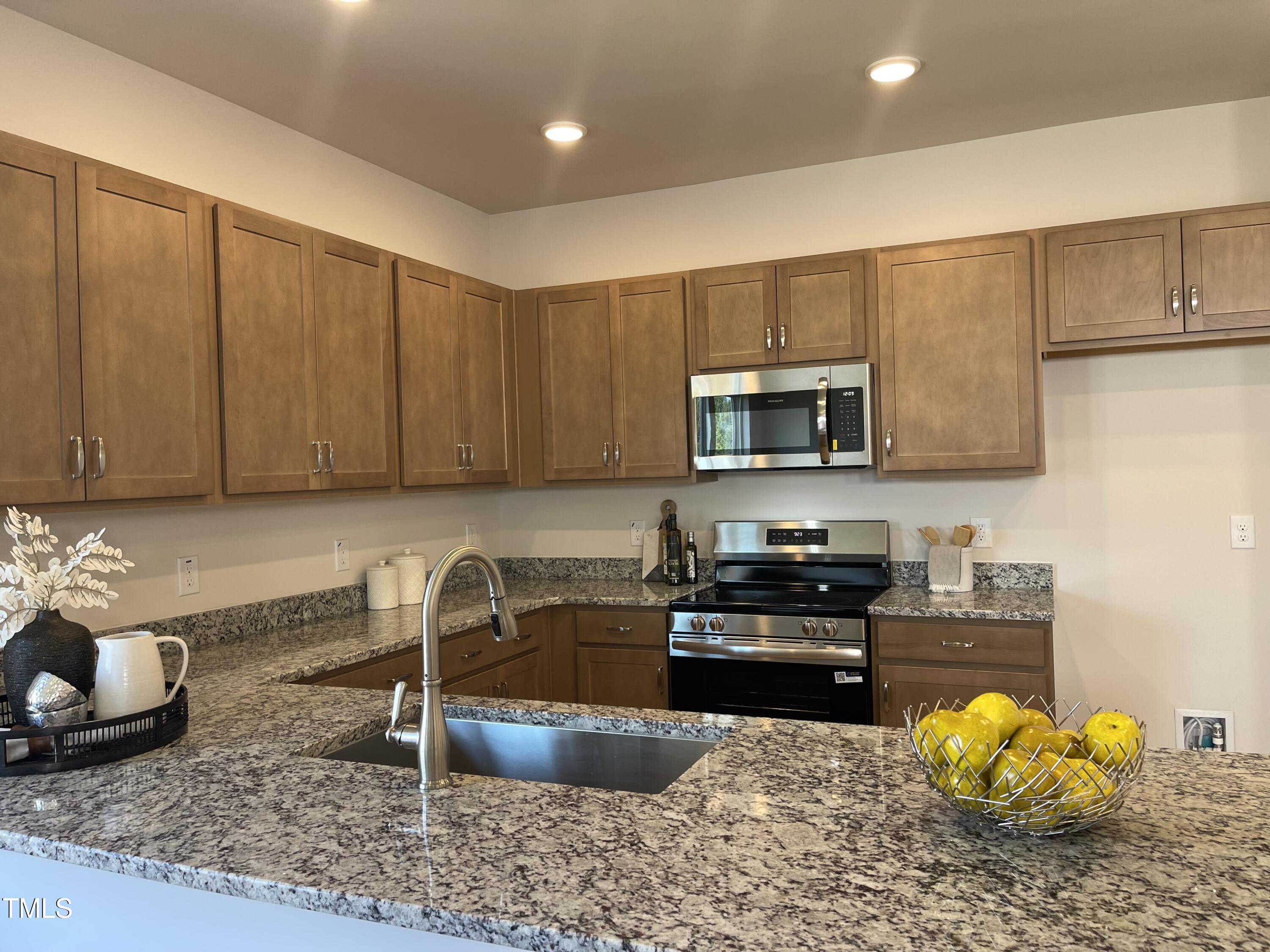 84 Commons Circle Property Photo 10