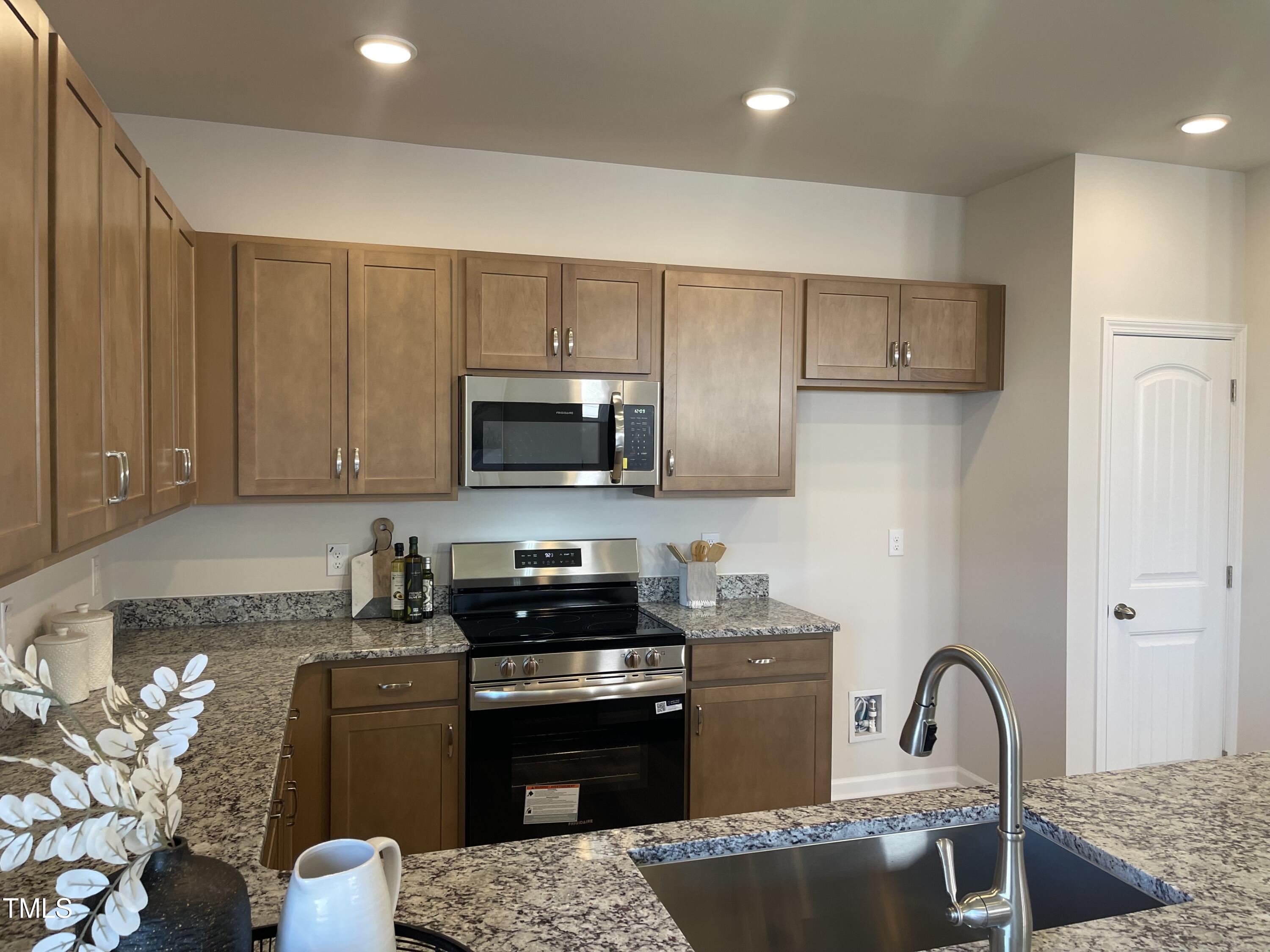 84 Commons Circle Property Photo 11