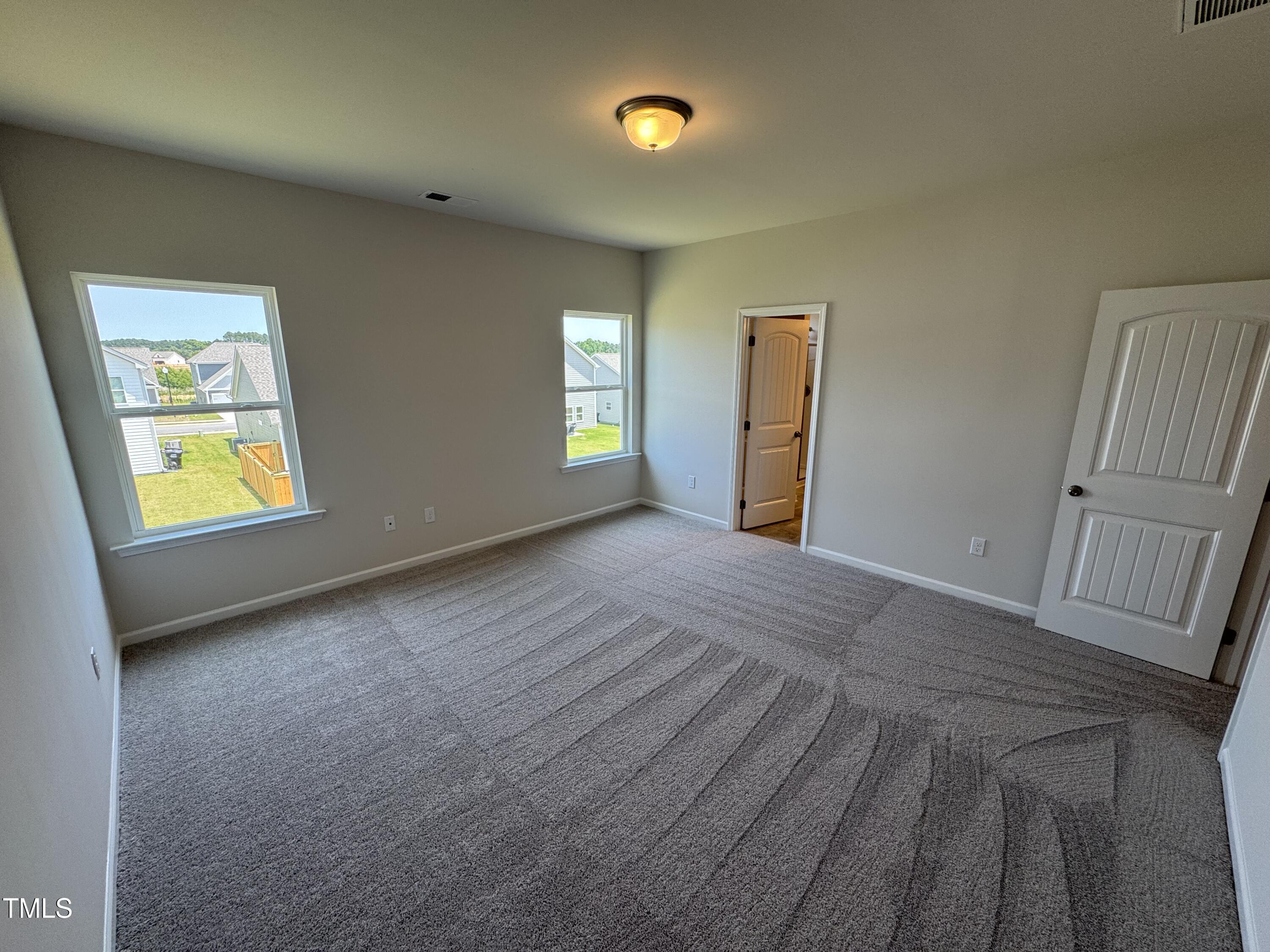 84 Commons Circle Property Photo 18