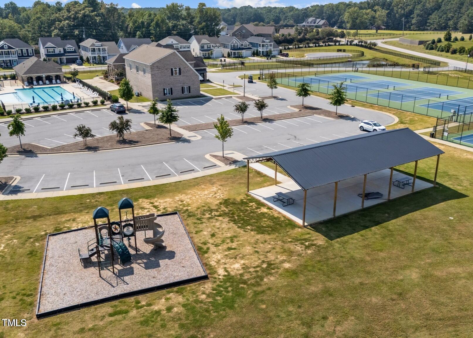 84 Commons Circle Property Photo 28