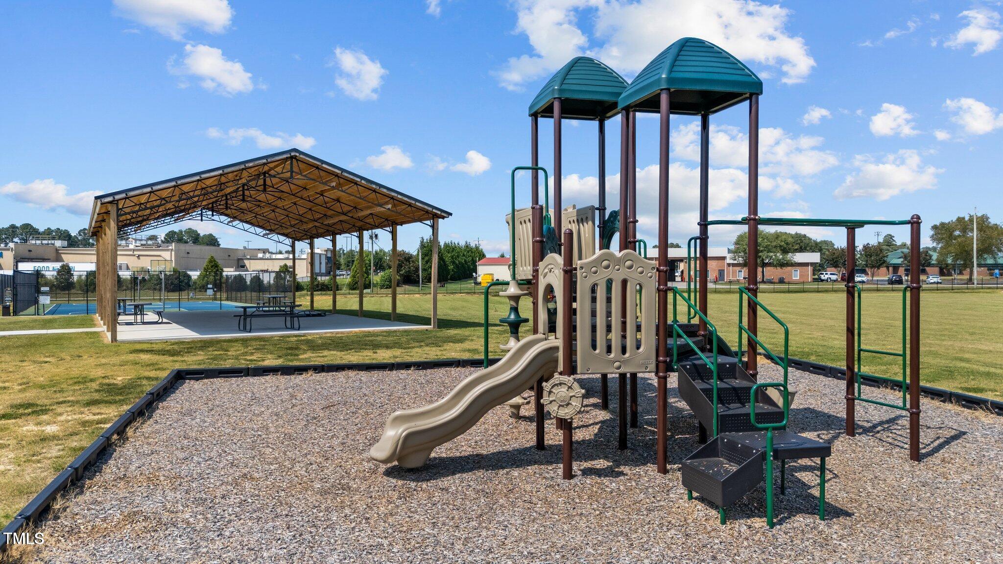 84 Commons Circle Property Photo 31