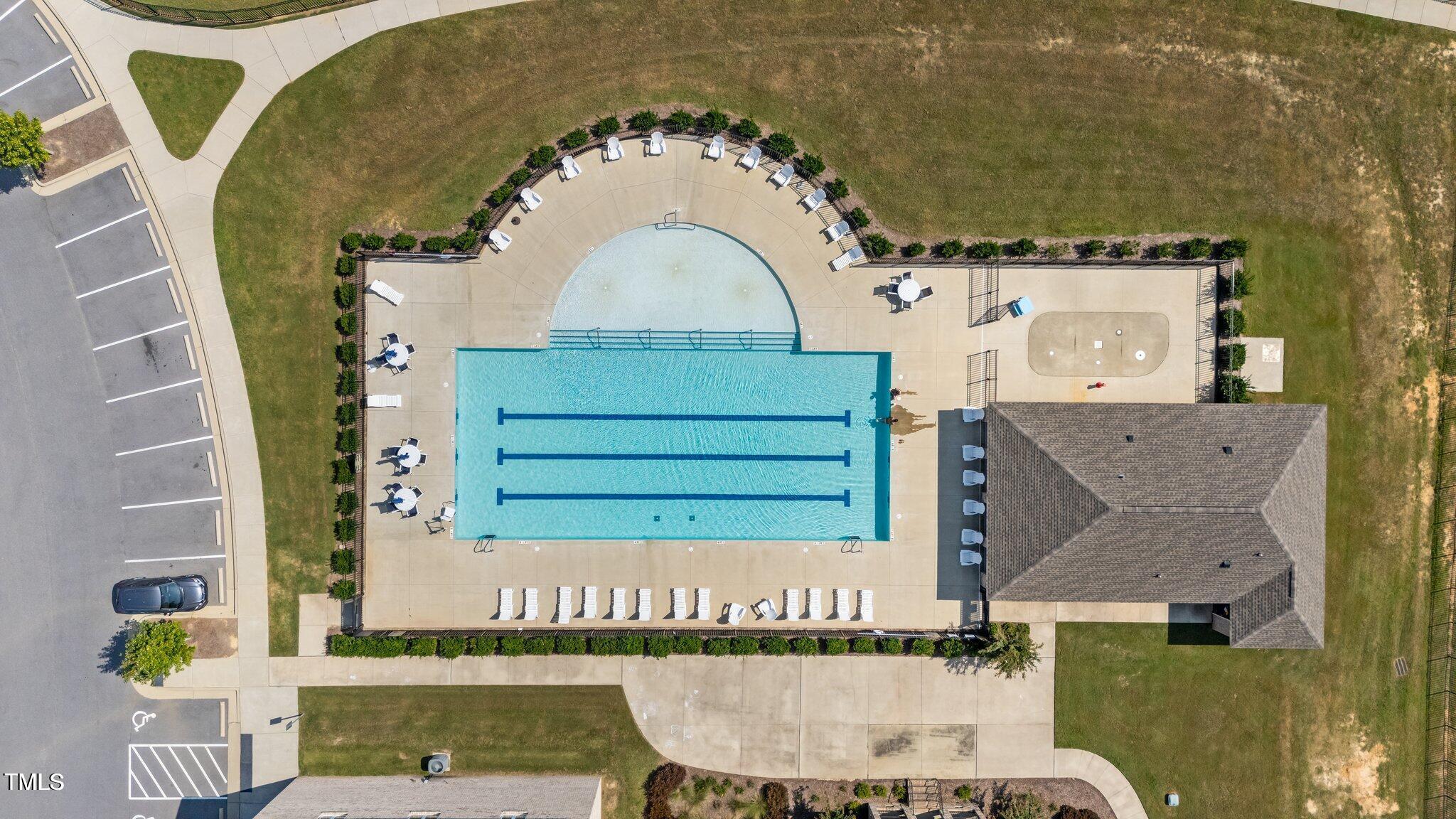 84 Commons Circle Property Photo 33