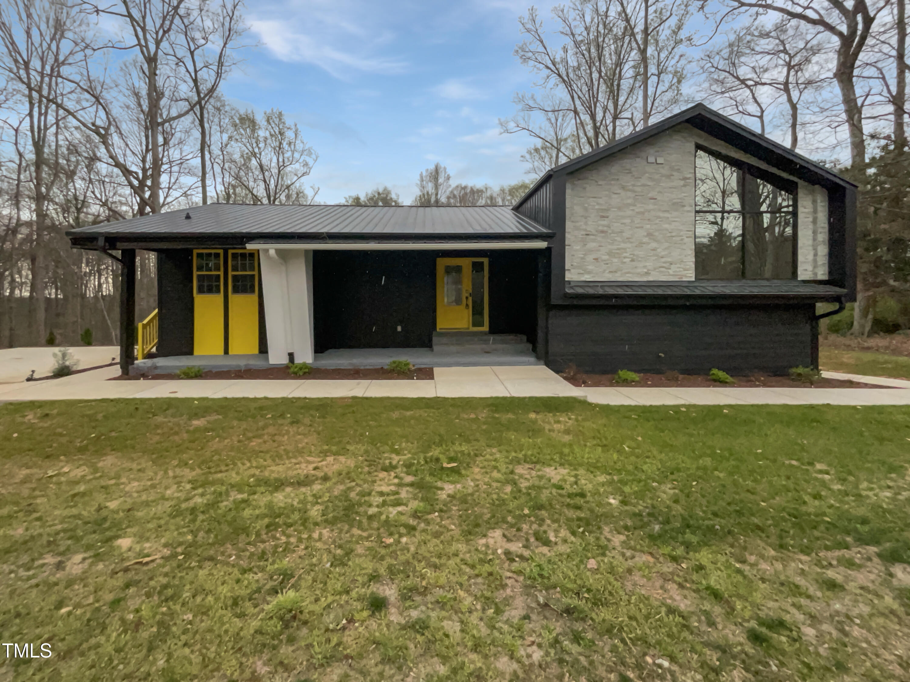 8125 Park Side Drive Property Photo 1