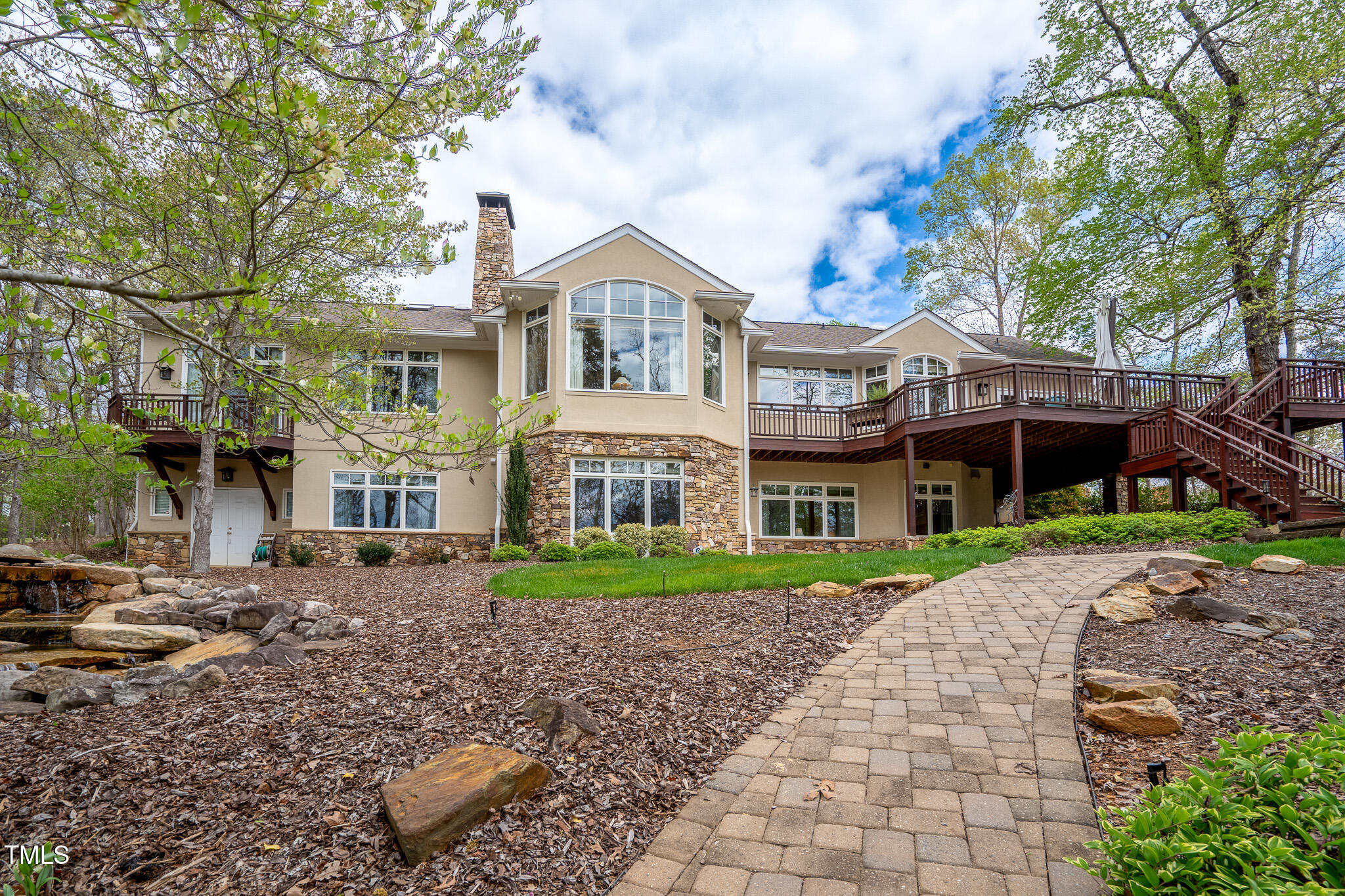 345 Porter's Glen Property Photo 1