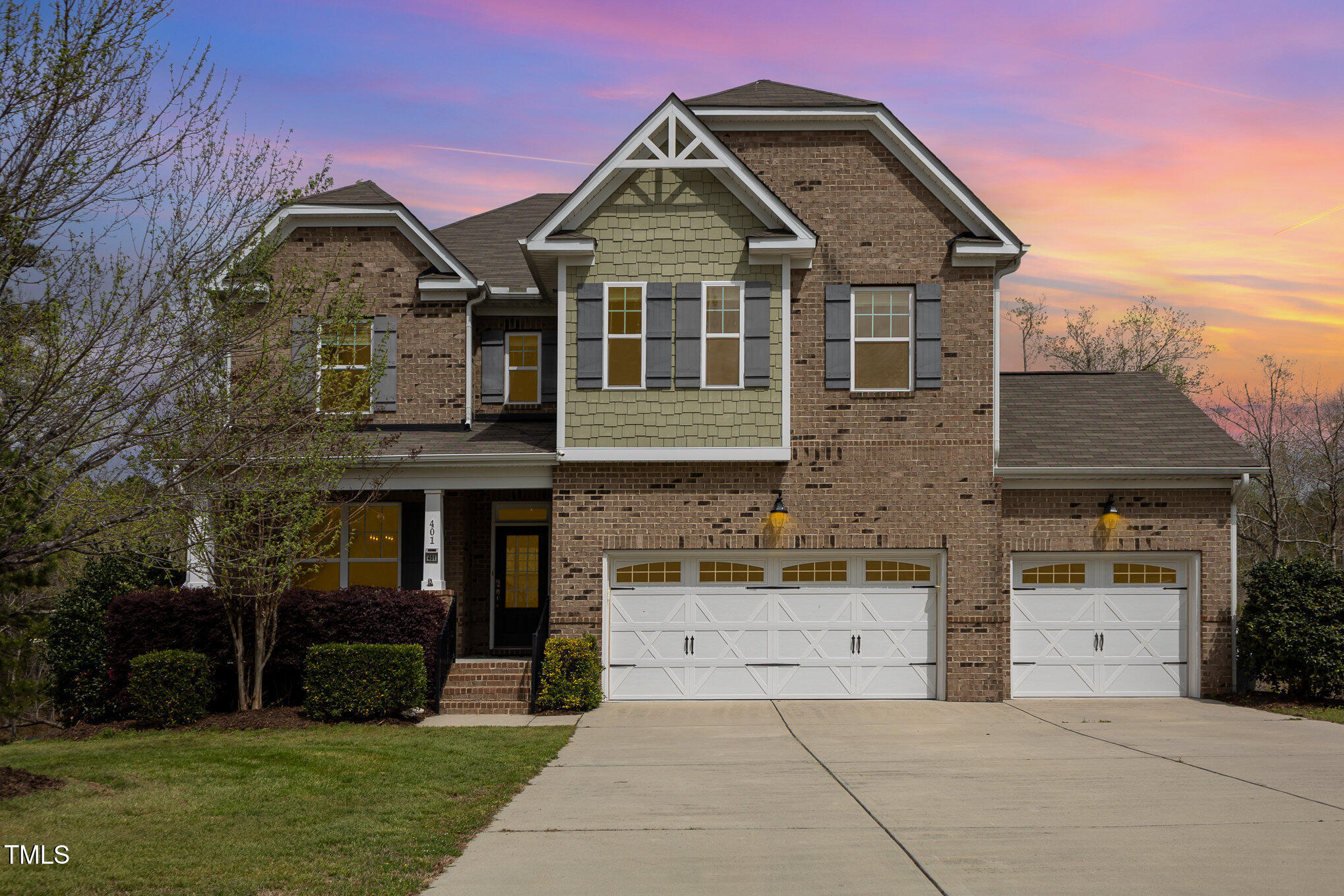401 Molina Court Property Photo