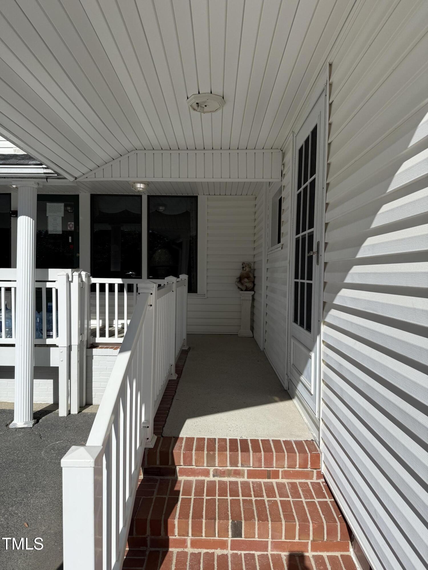 4007 N Roxboro Street Property Photo 5