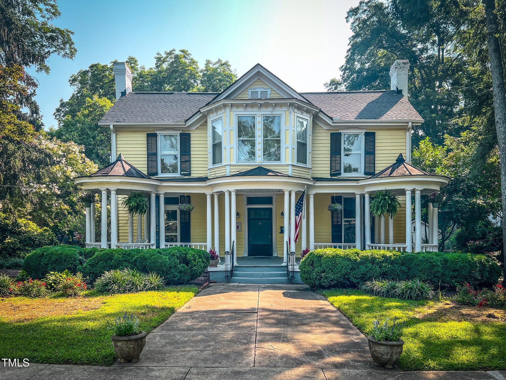 308 College Street Property Photo