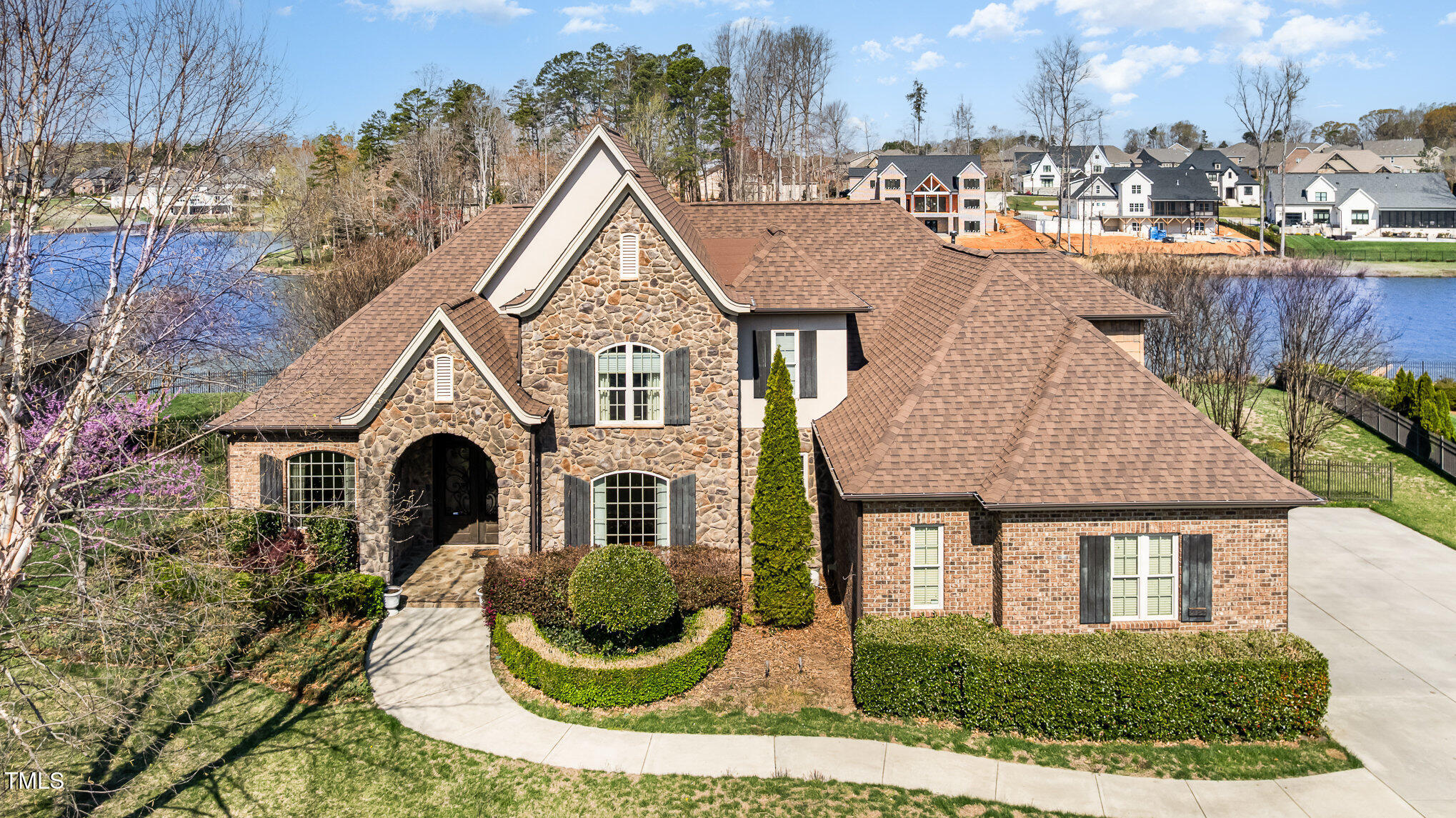 915 Dunleigh Drive Property Photo