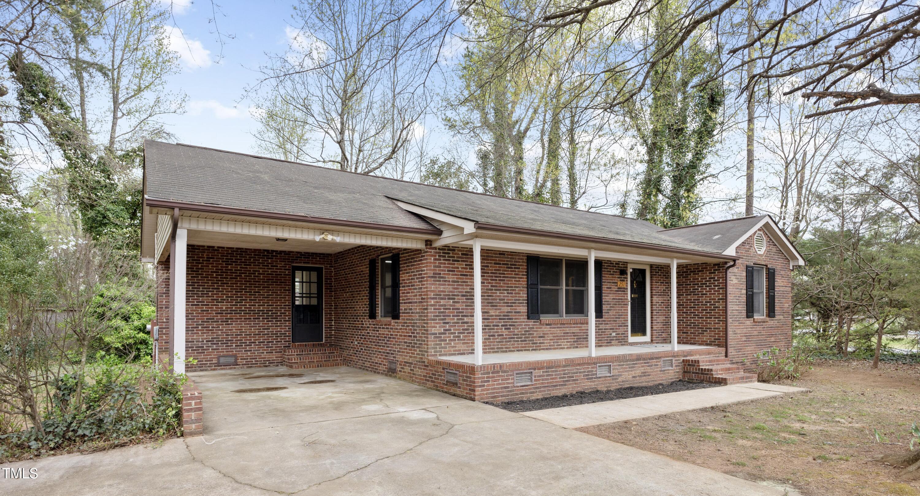 251 W Moffitt Avenue Property Photo