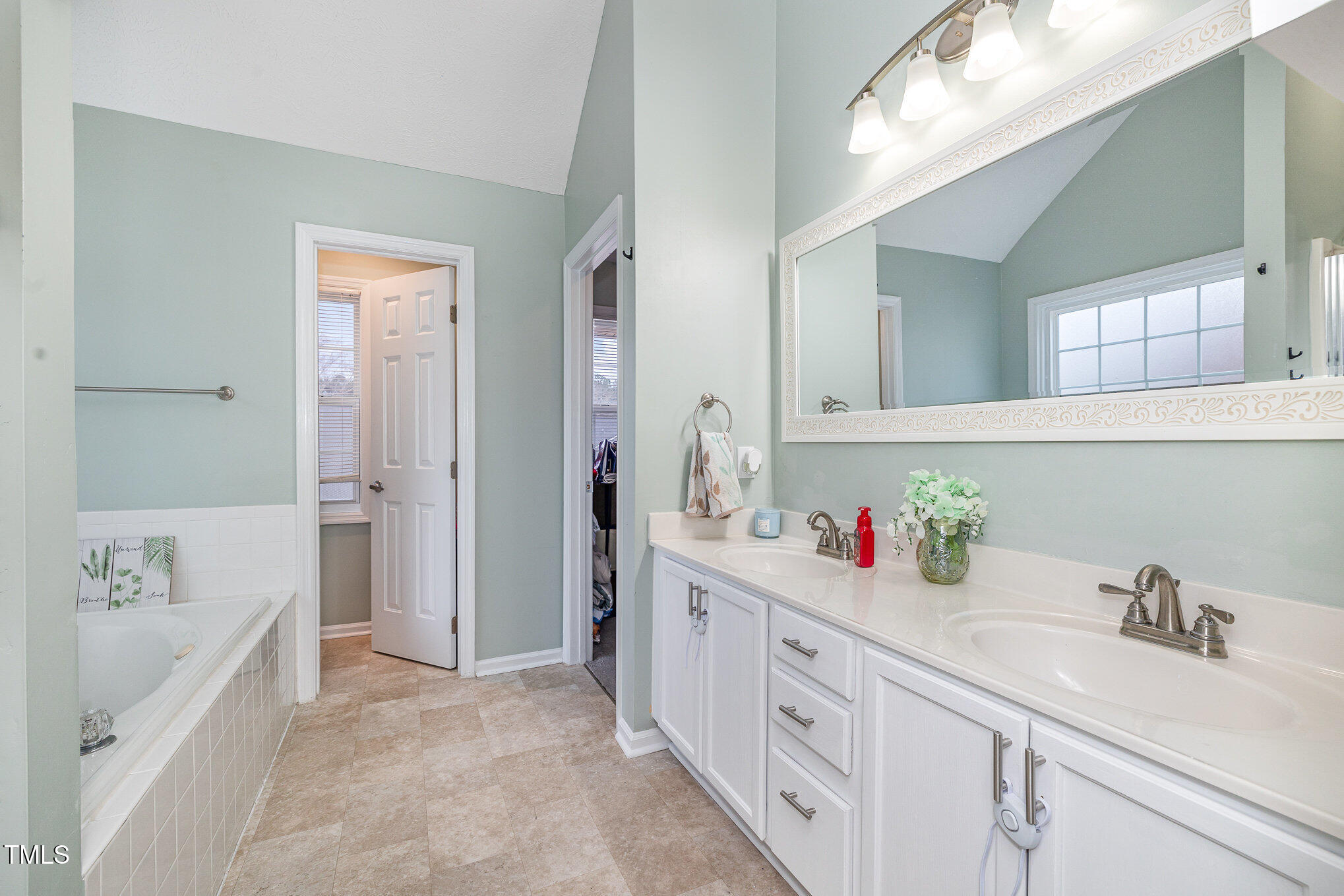 317 Nettletree Lane Property Photo 14