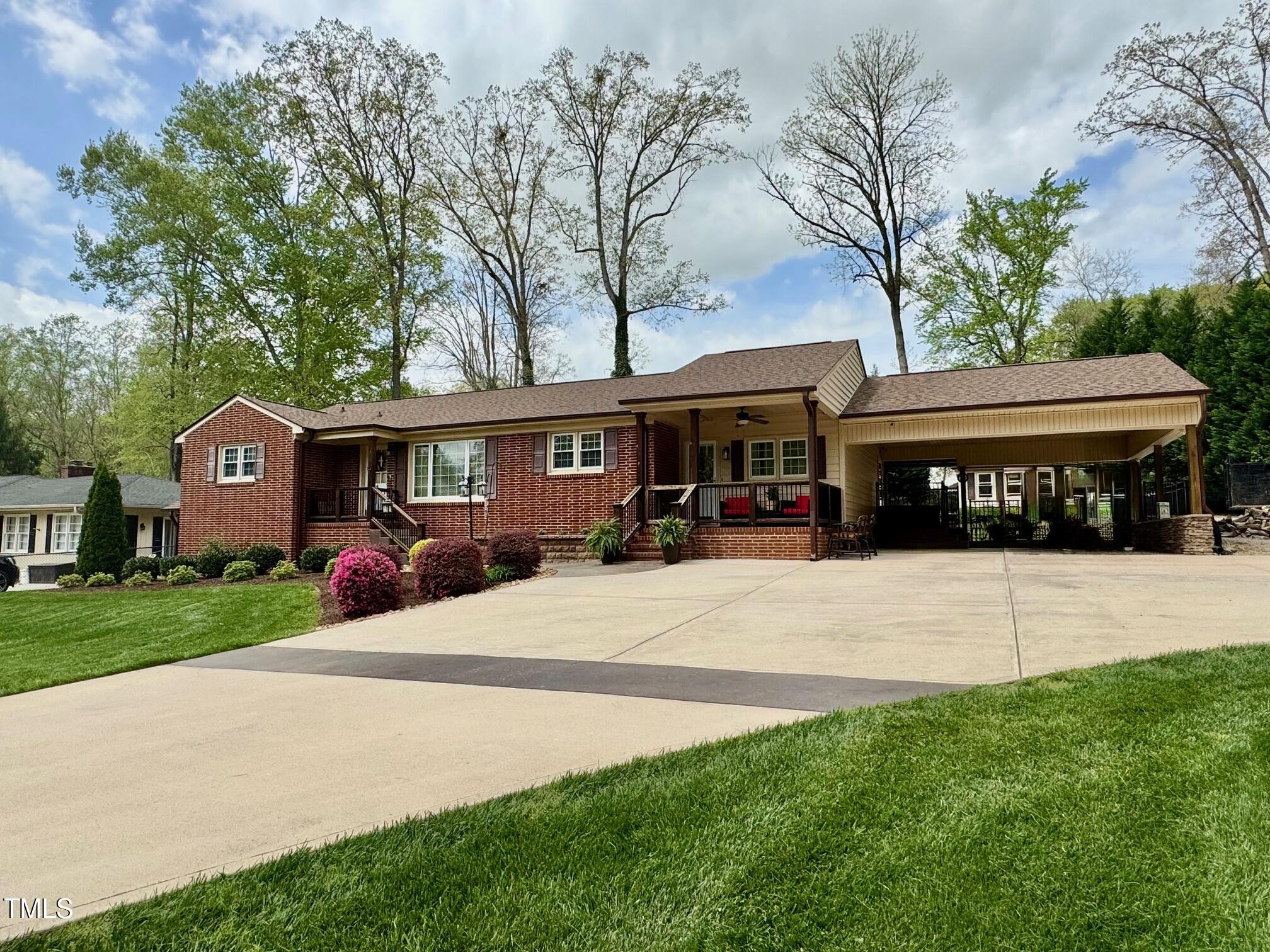 1802 Greenbriar Road Property Photo 1