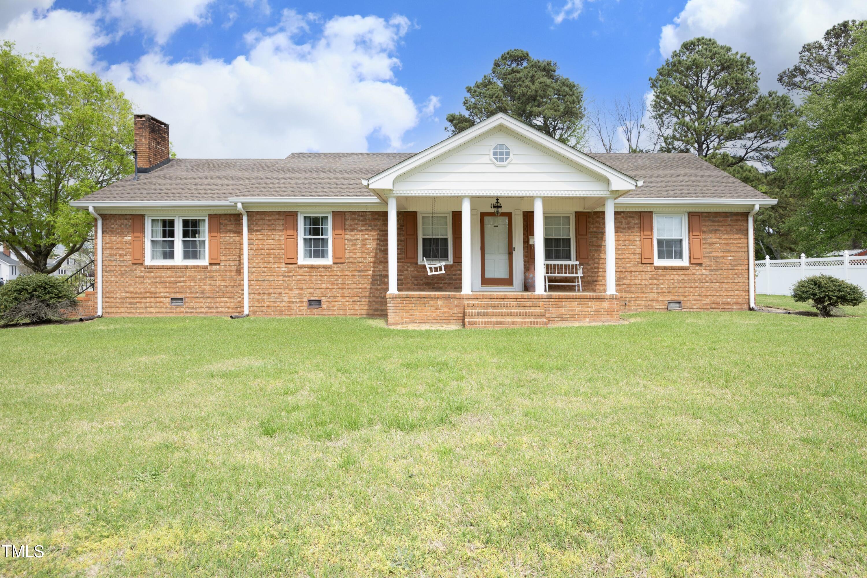 1104 W Cole Street Property Photo