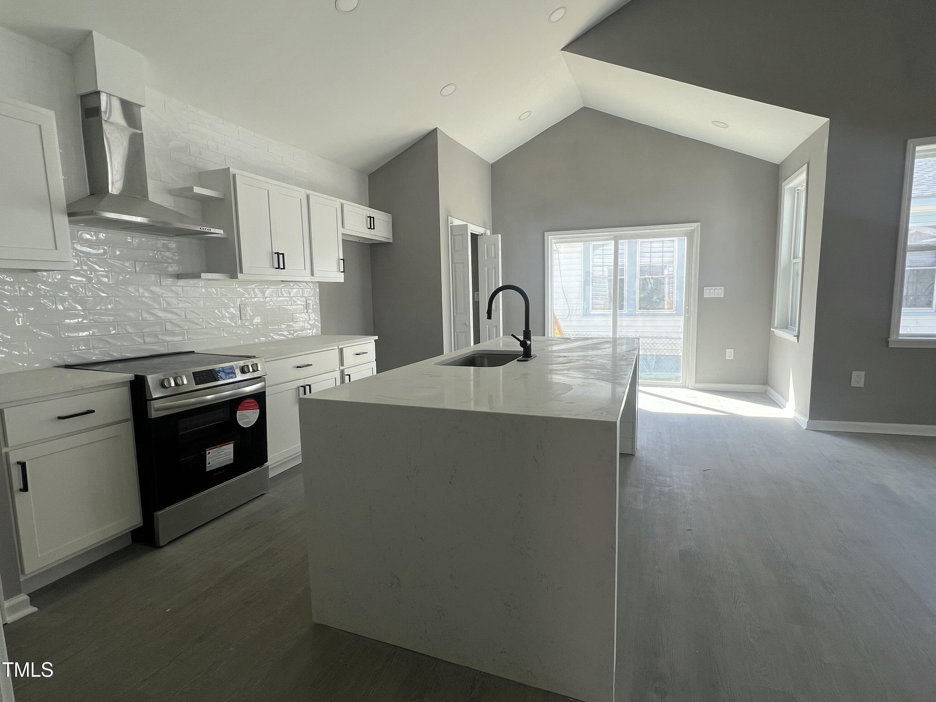 825 Long Avenue Property Photo