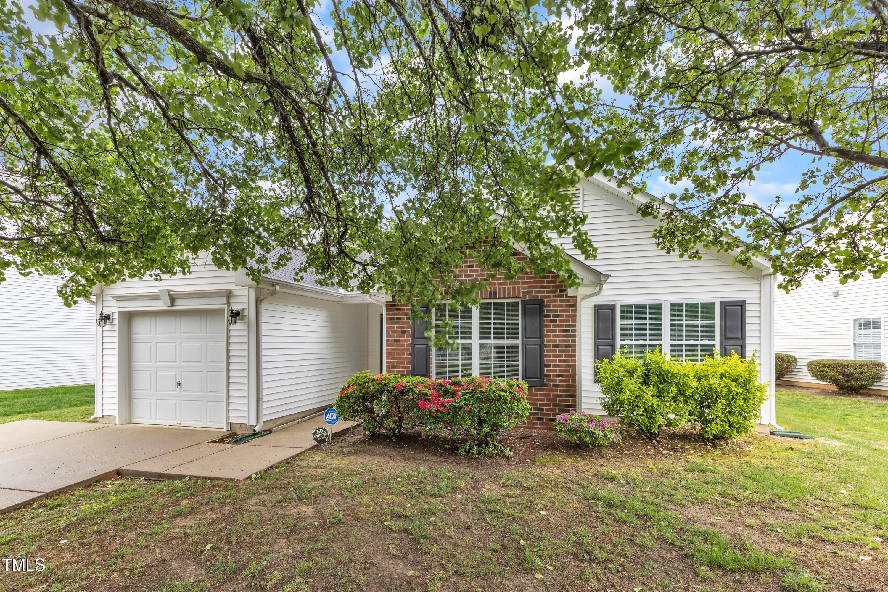 Avington Place Real Estate Listings Main Image