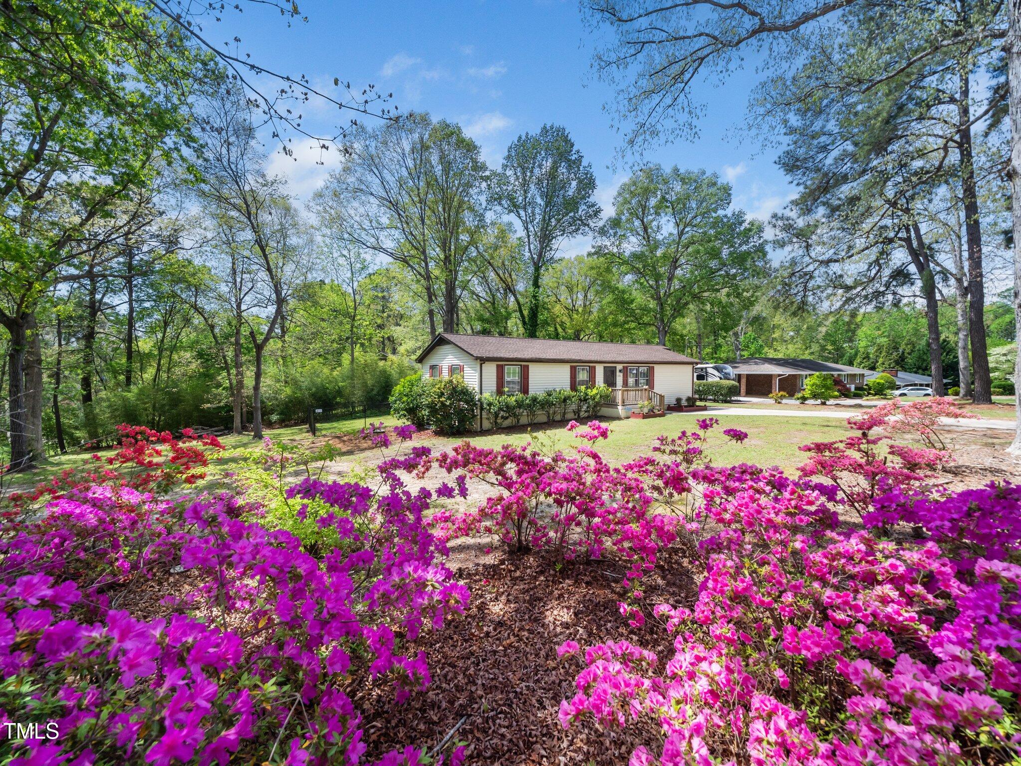 1301 Lynnwood Road Property Photo