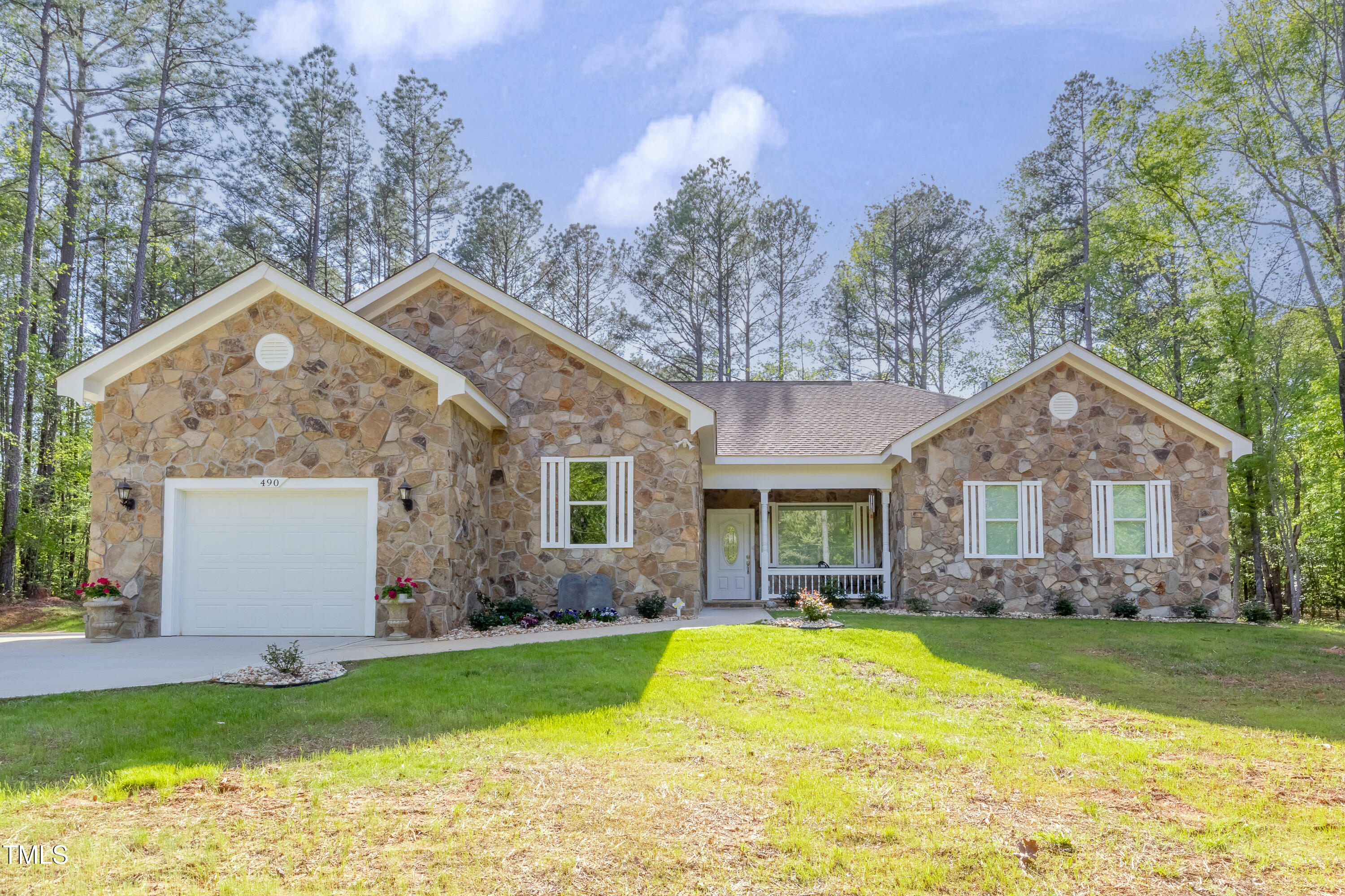 490 Shawnee Drive Property Photo 1
