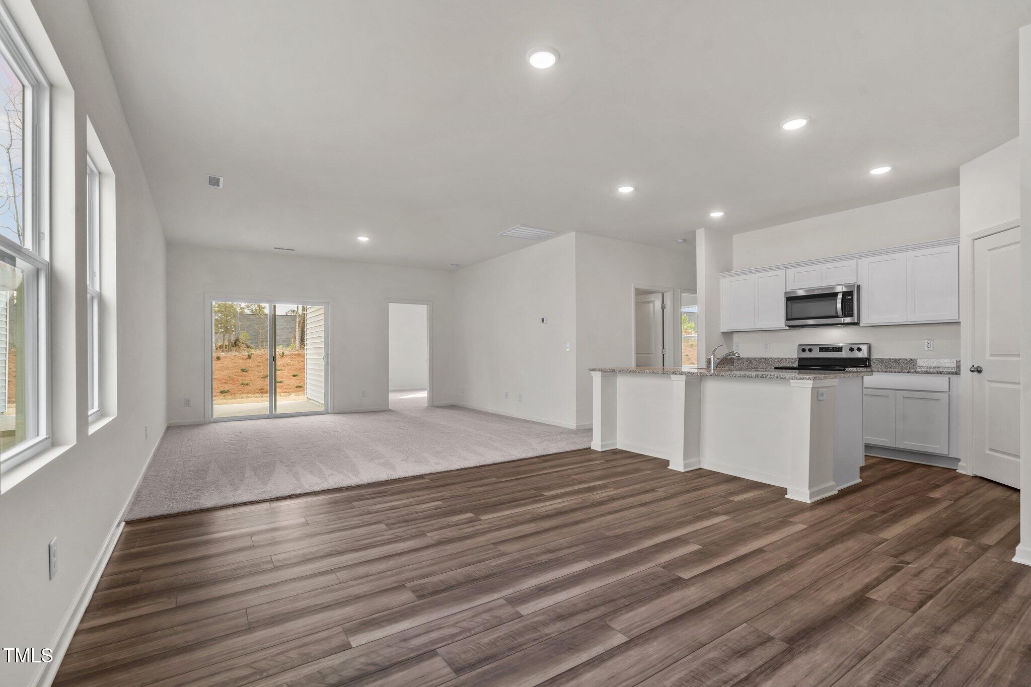 133 Gladstone Loop Property Photo 3