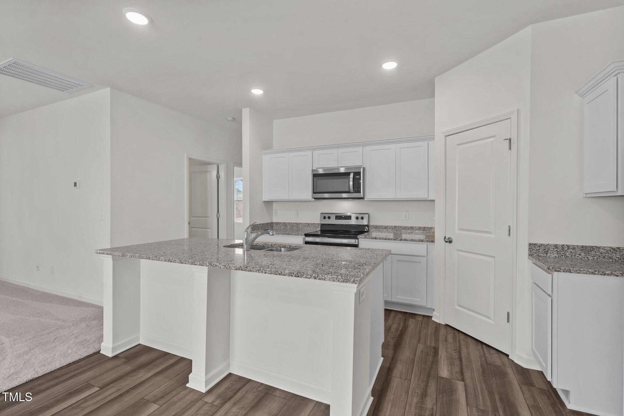 133 Gladstone Loop Property Photo 4
