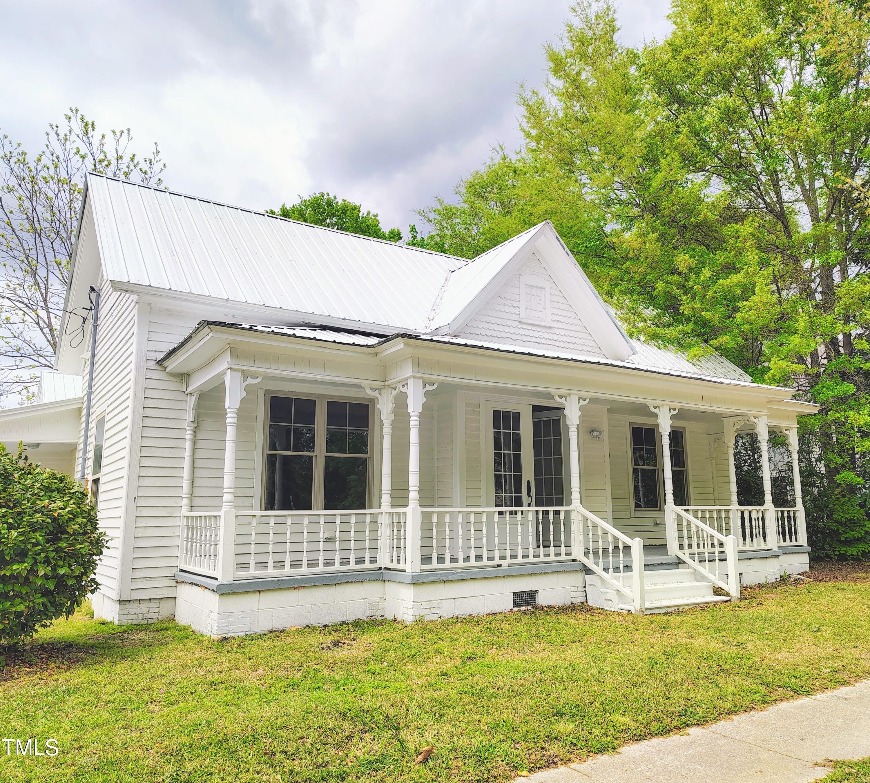 305 N Webb Street Property Photo