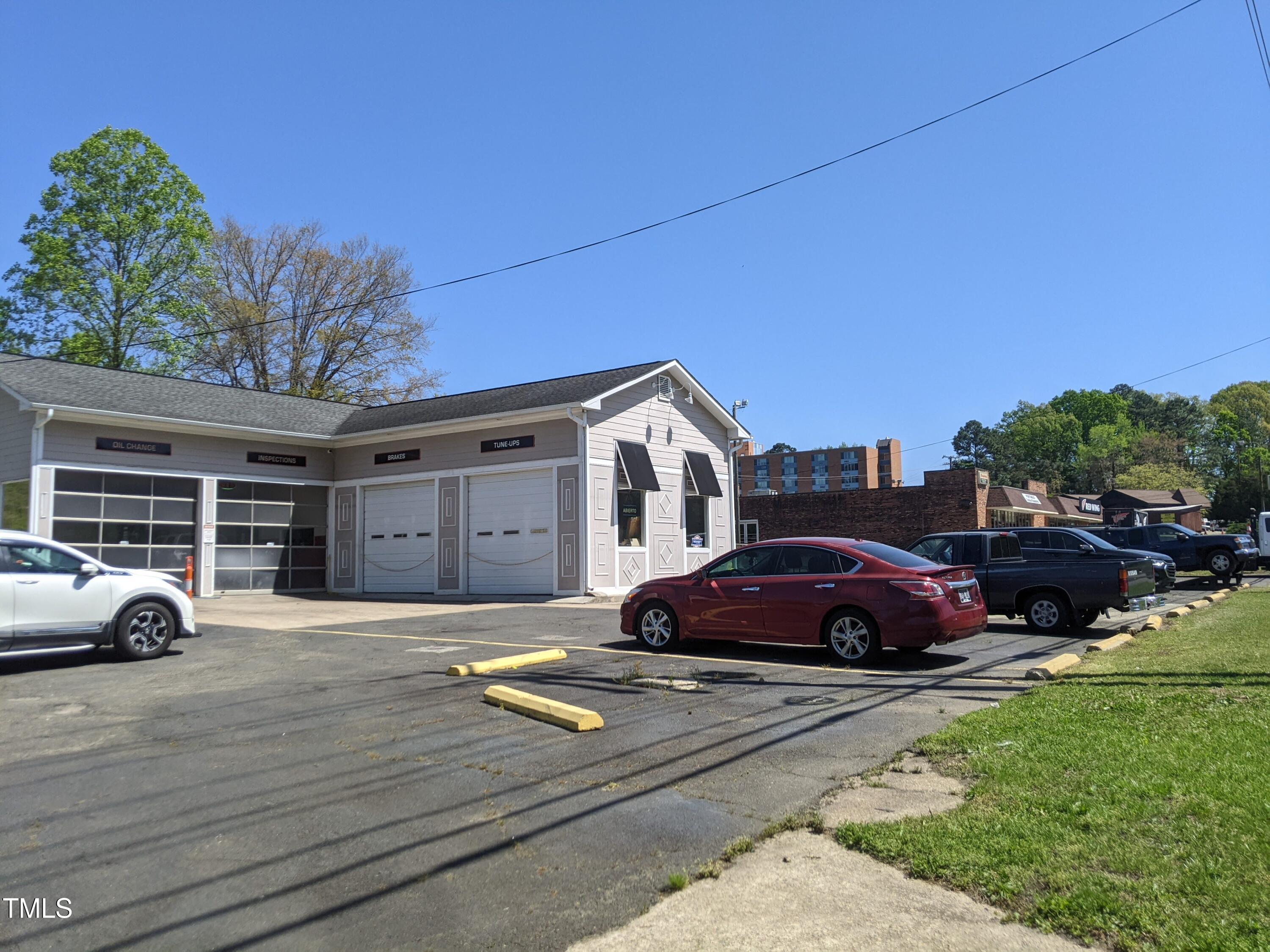 5000 N Roxboro Street Property Photo 6