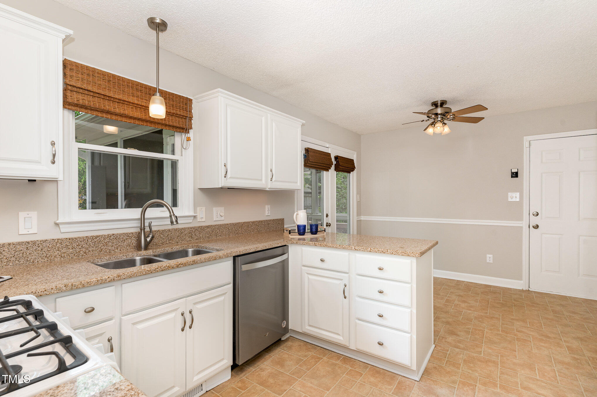 5033 Knightsbridge Way Property Photo 8