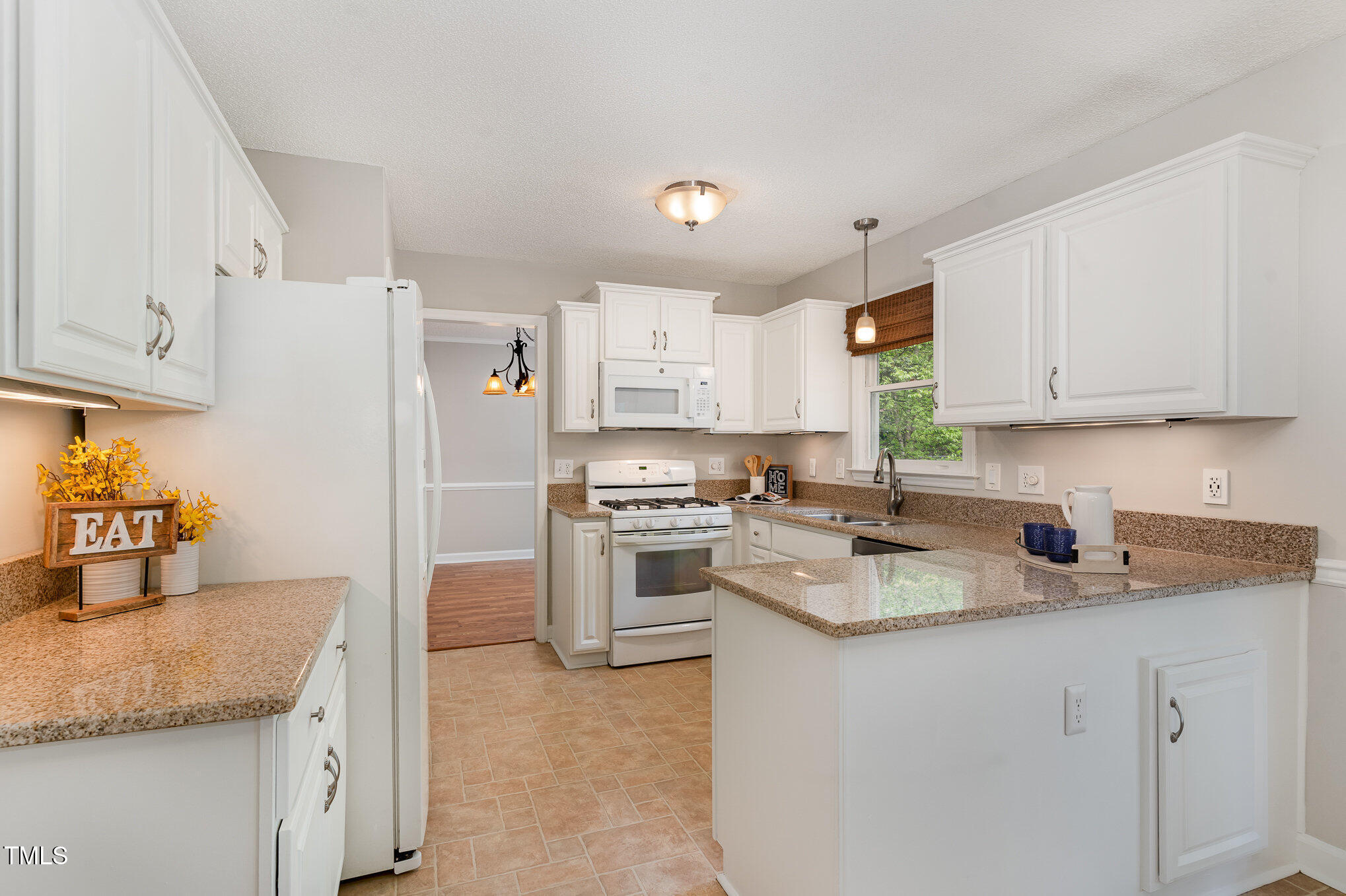 5033 Knightsbridge Way Property Photo 9