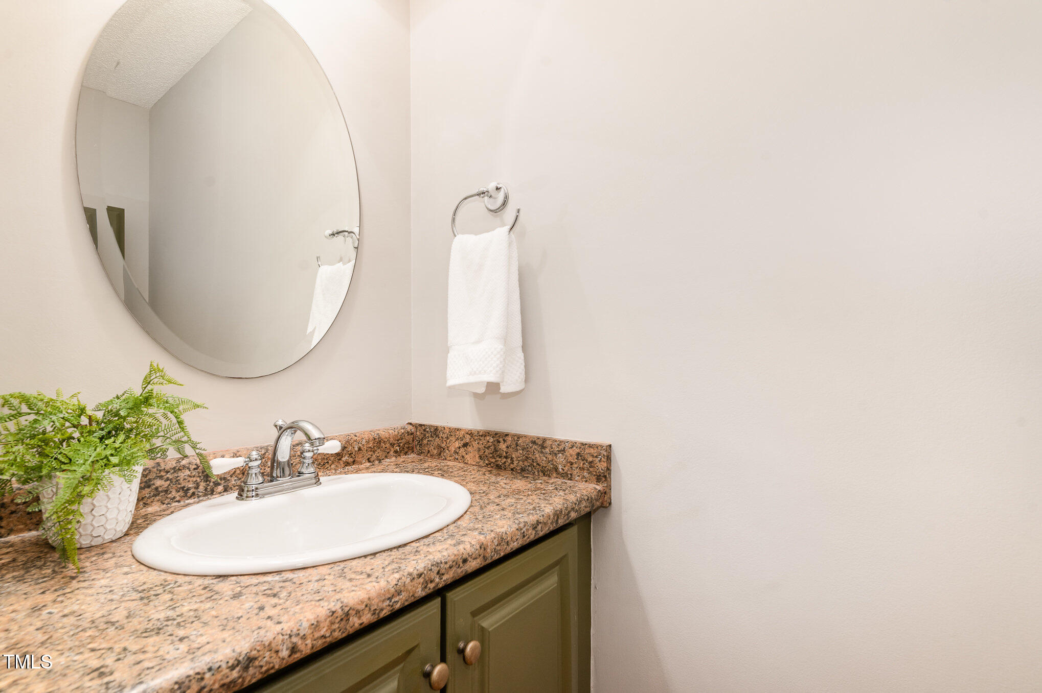 5033 Knightsbridge Way Property Photo 11
