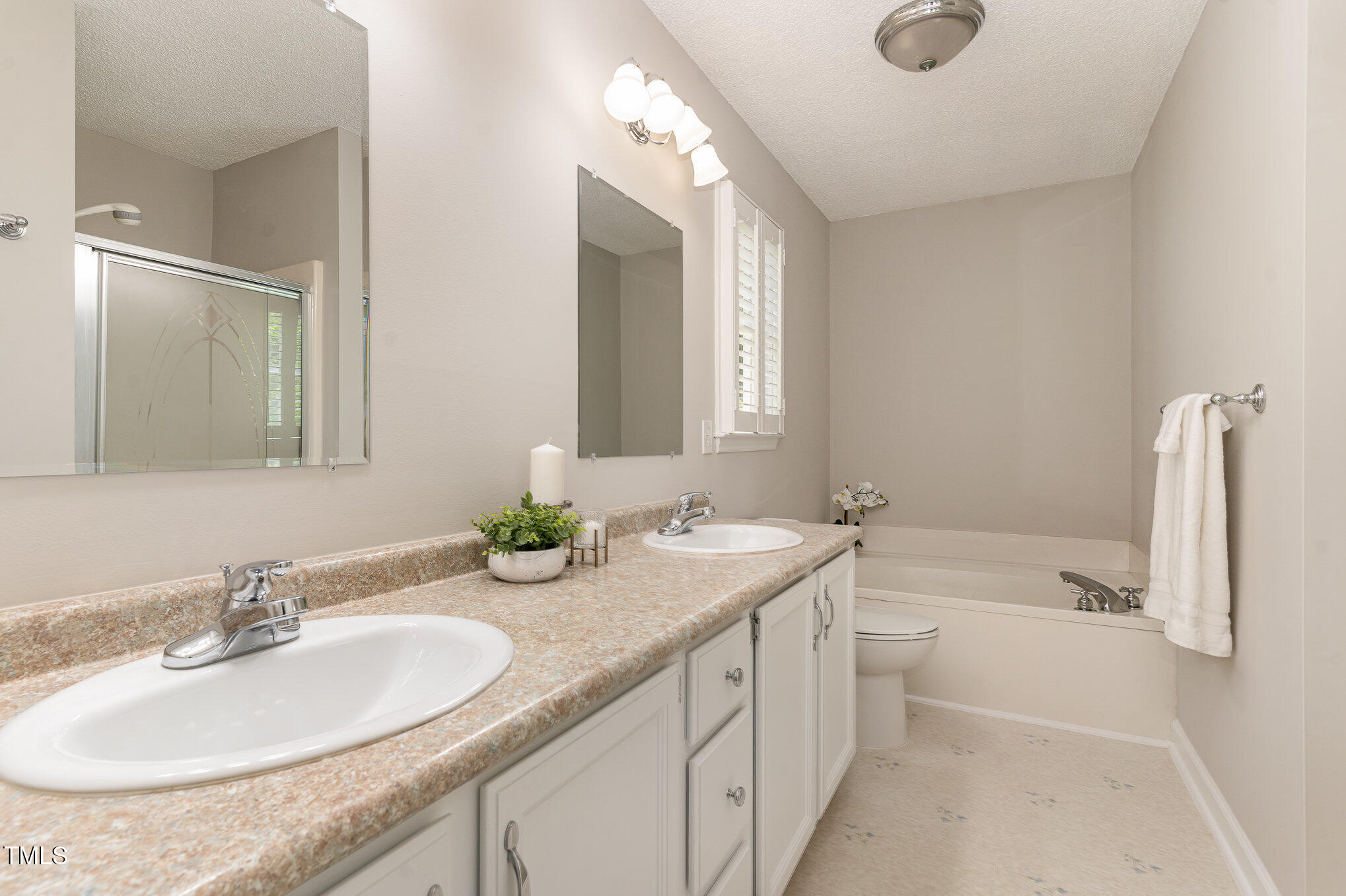 5033 Knightsbridge Way Property Photo 14