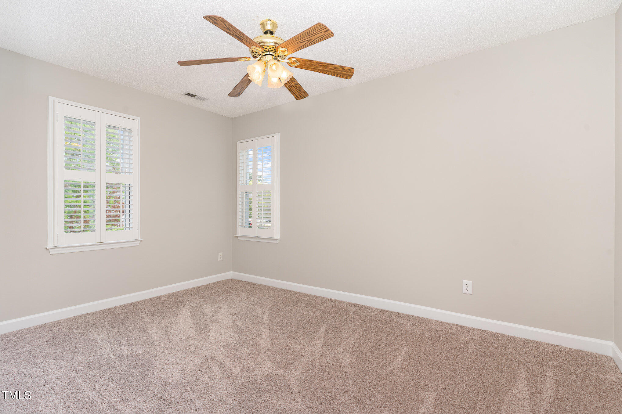 5033 Knightsbridge Way Property Photo 15