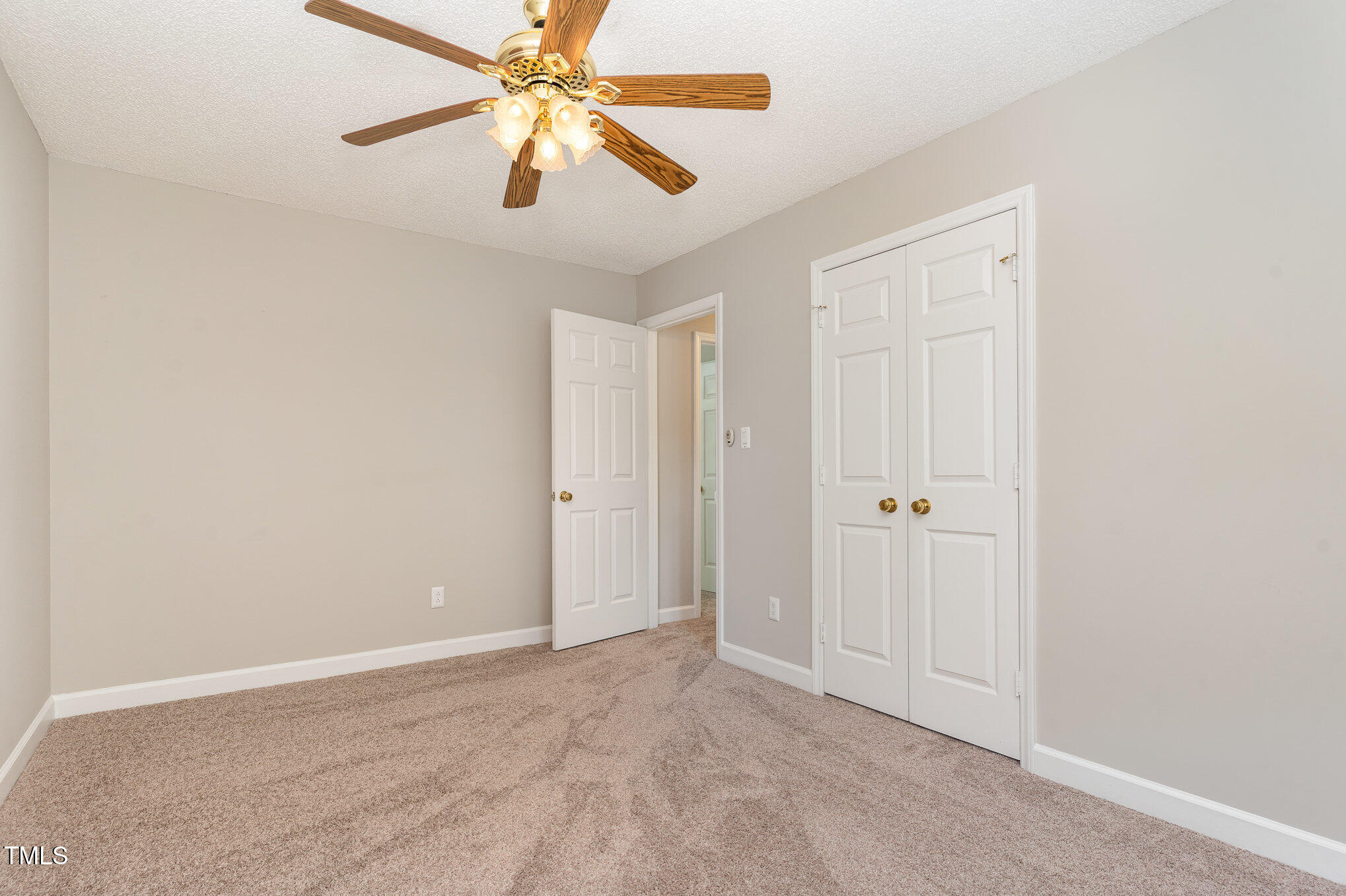 5033 Knightsbridge Way Property Photo 16