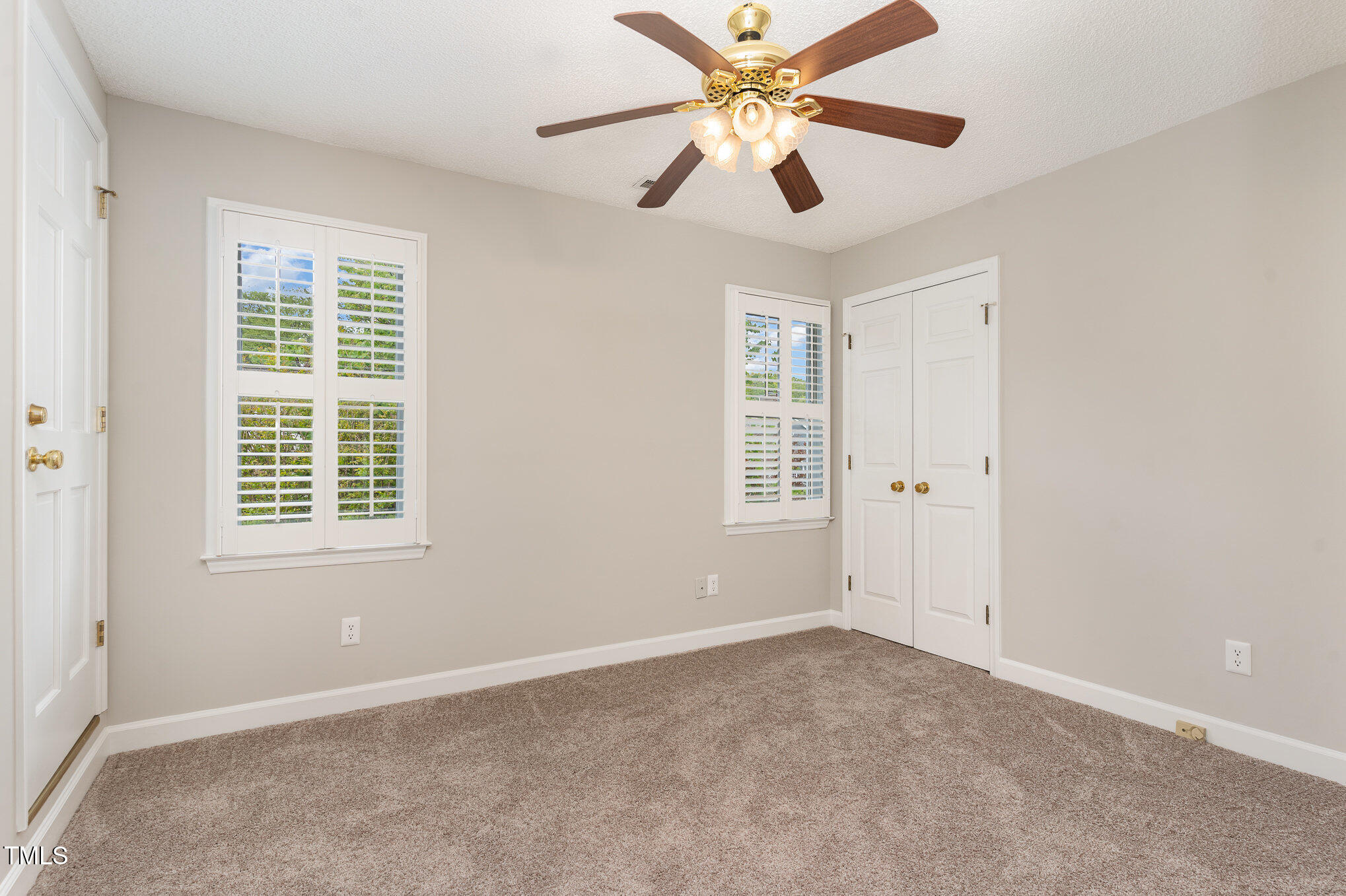 5033 Knightsbridge Way Property Photo 17