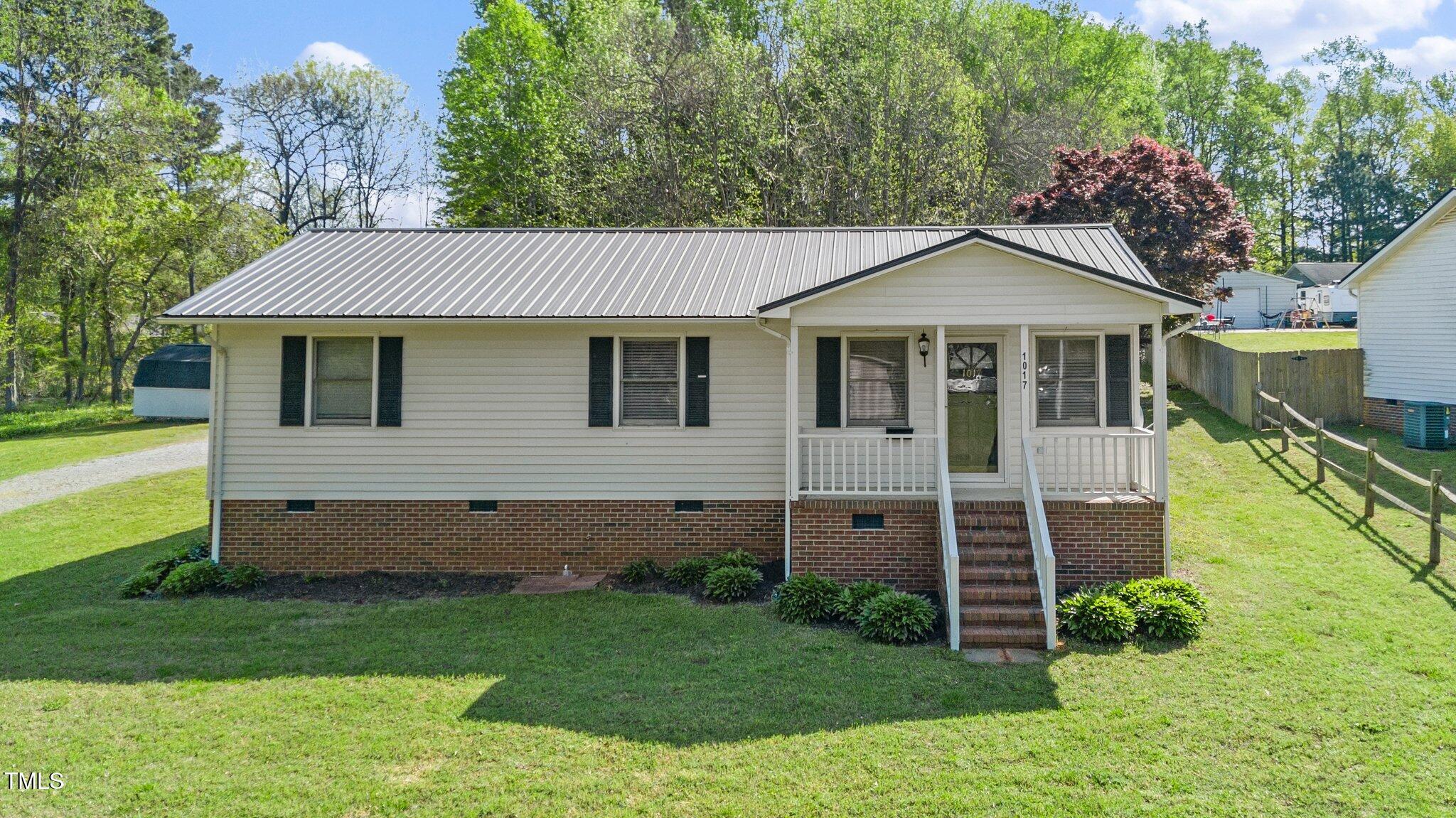 1017 S Second Avenue Property Photo