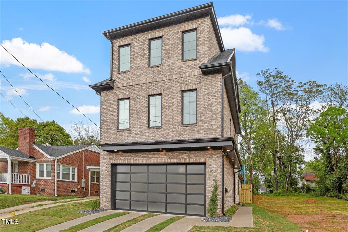 1007 E Davie Street Property Photo
