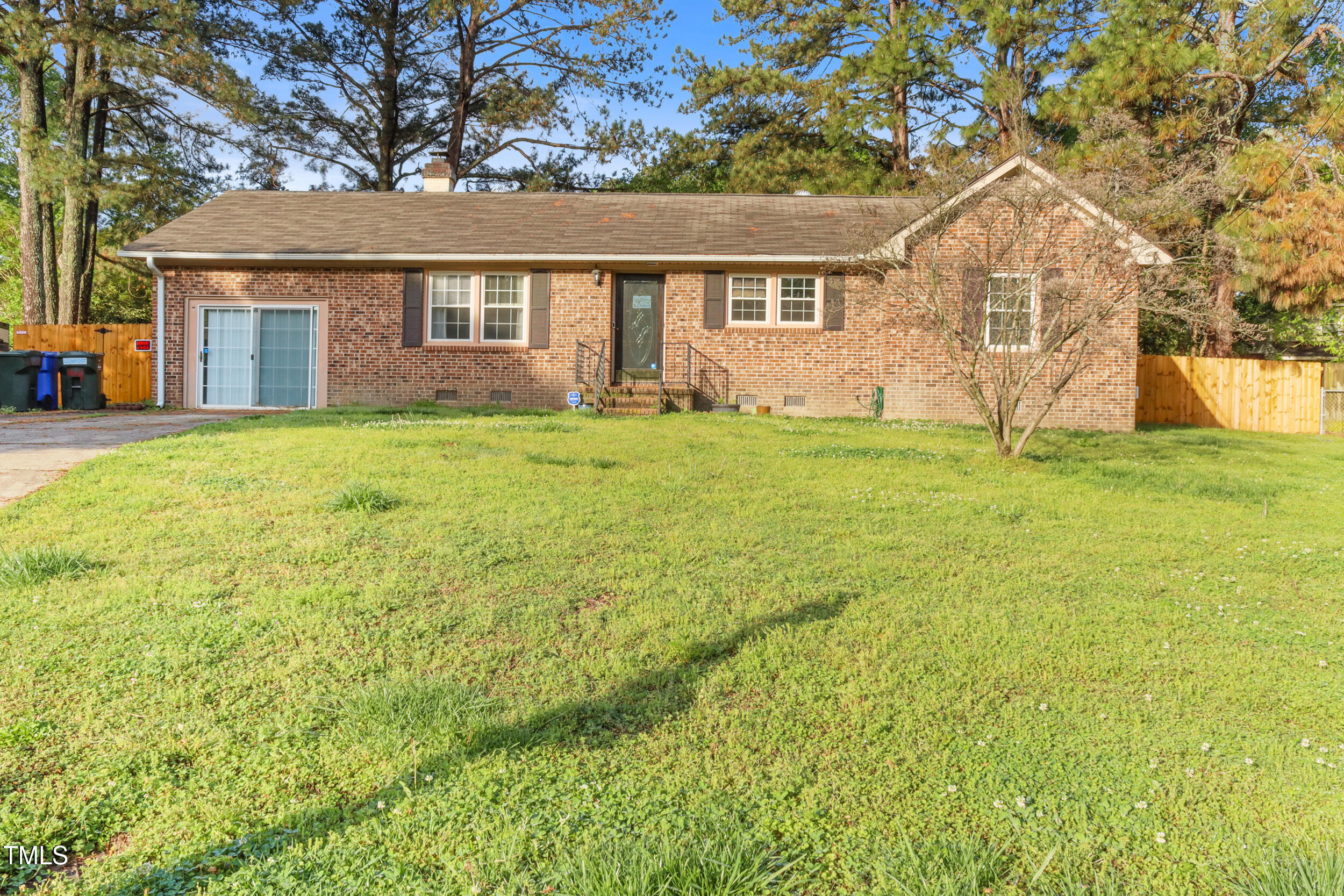 2605 Hampton Court Nw Property Photo