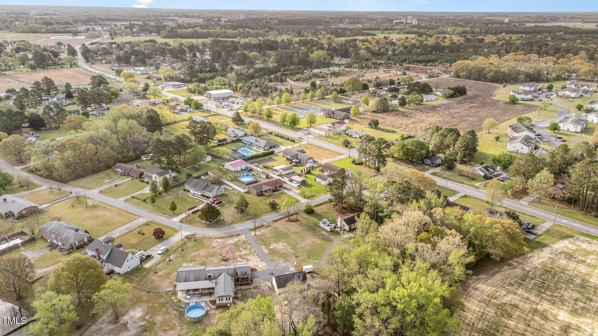 698 E New Hope Road Property Photo 4