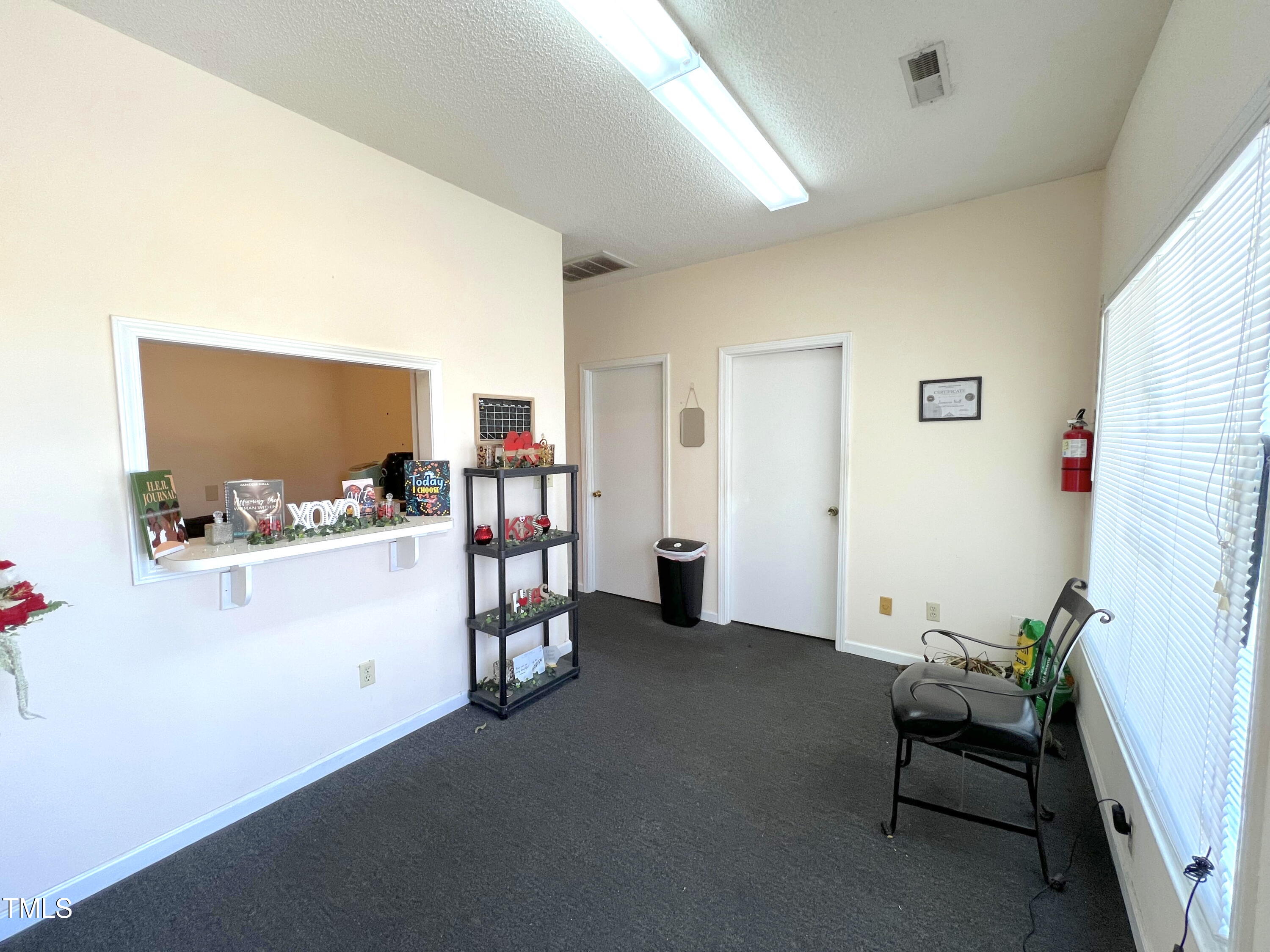 698 E New Hope Road Property Photo 8