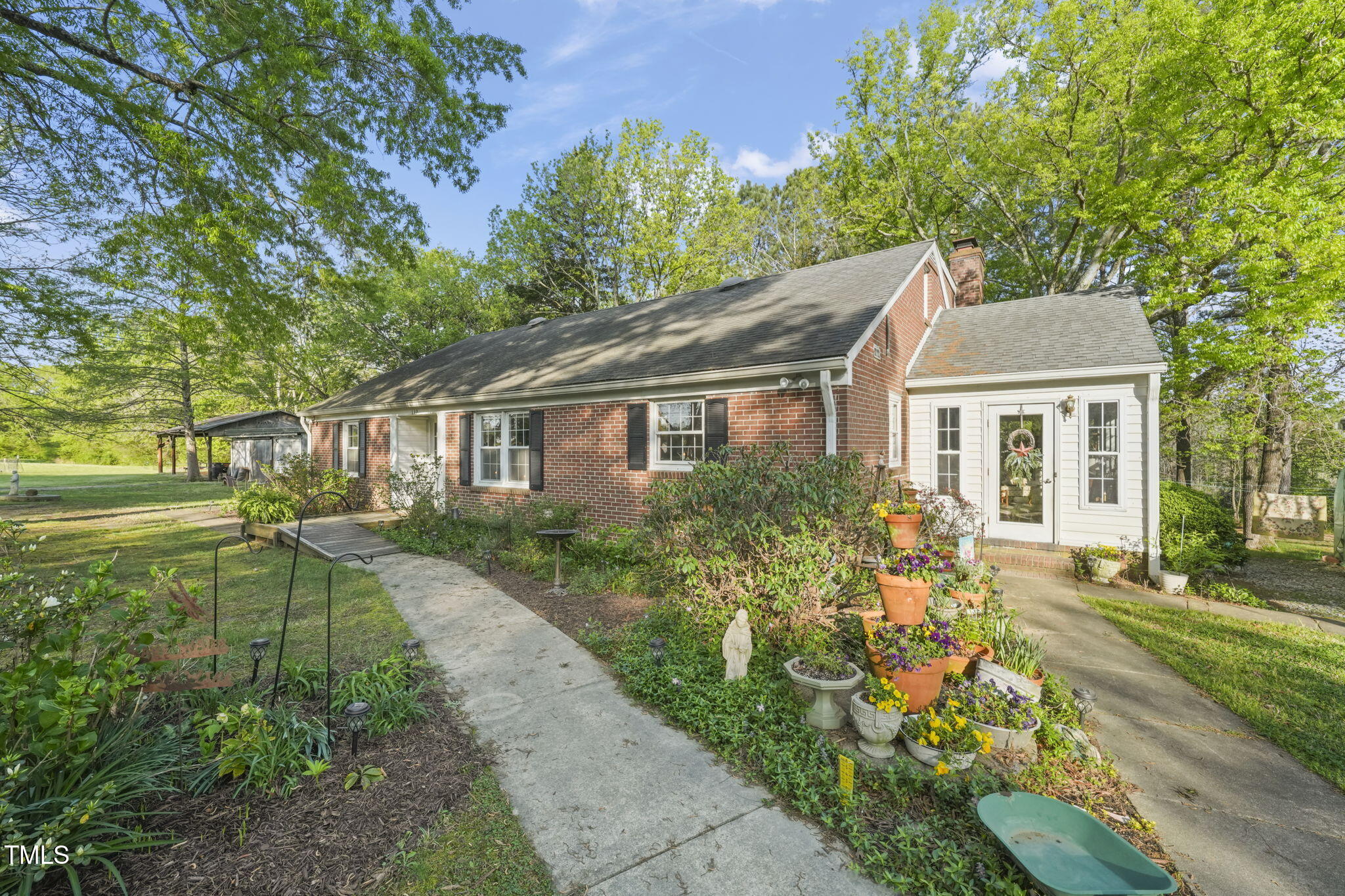130 Shiney Rock Road Property Photo